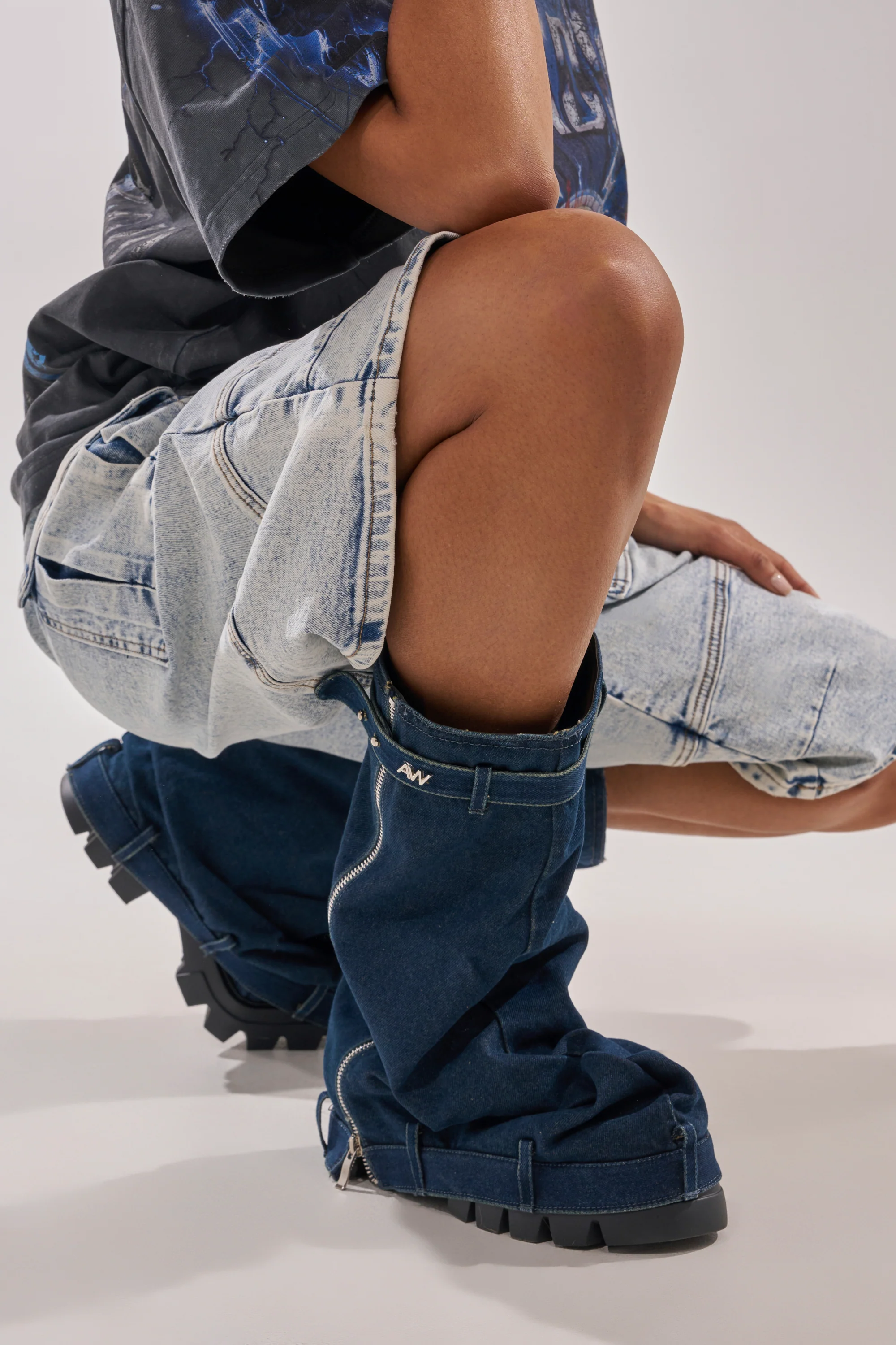AKIRA GOLD ANGELA FOLD OVER PLATFORM BOOT IN DARK DENIM - Image 2