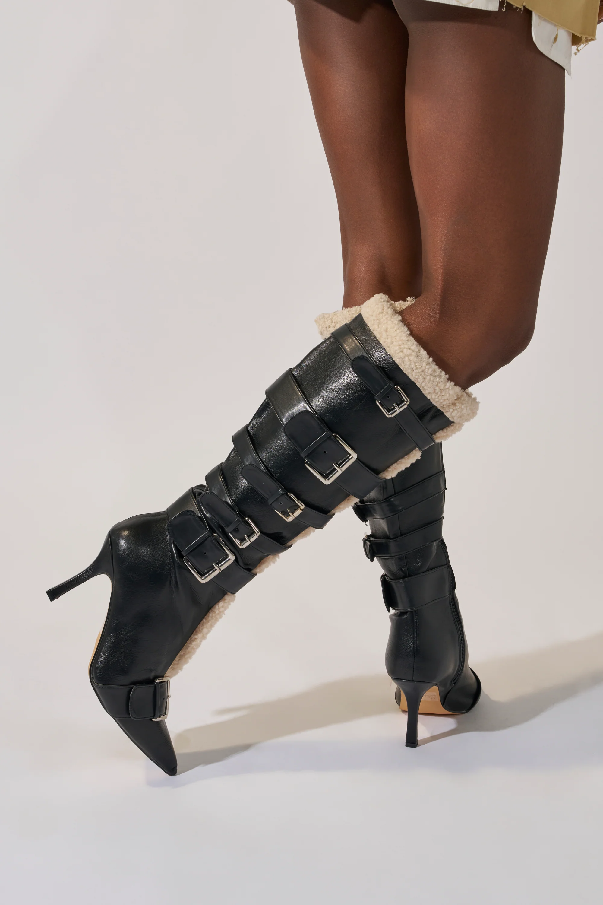 AKIRA GOLD FIERO BLACK PU AND SHERPA BUCKLE - Image 3
