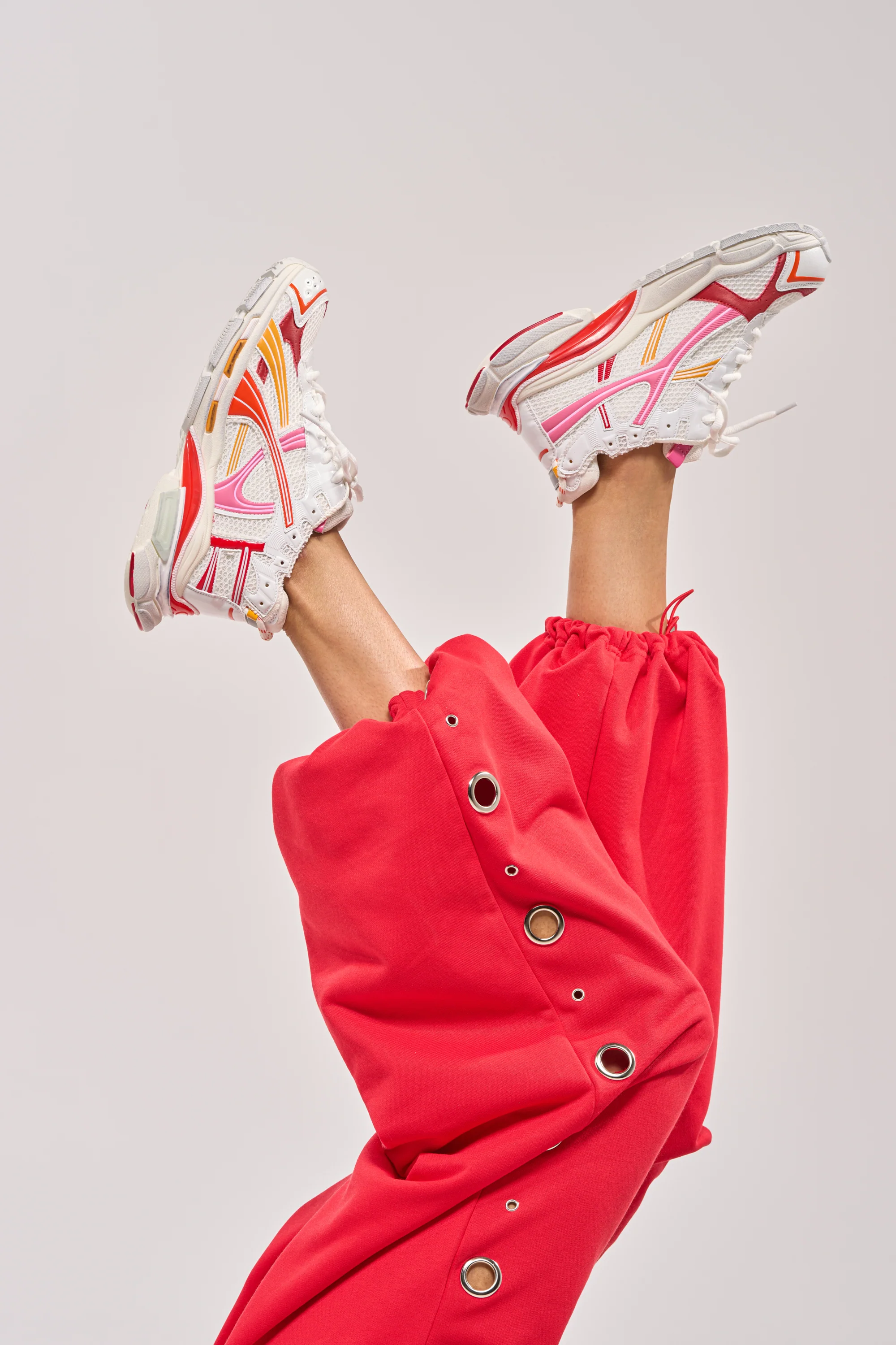 AKIRA GOLD MELAE WHITE AND PINK SNEAKER - Image 2