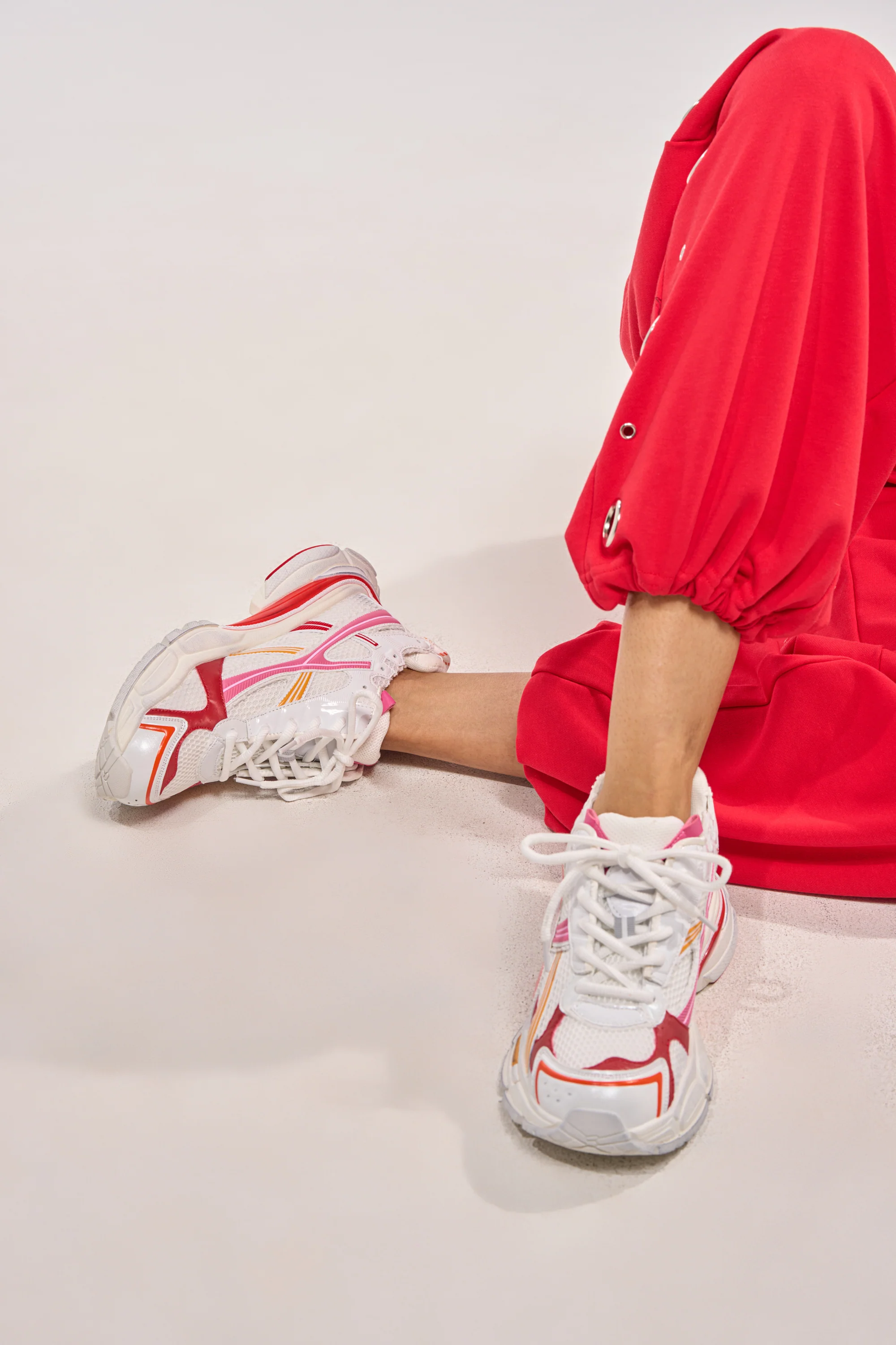 AKIRA GOLD MELAE WHITE AND PINK SNEAKER - Image 3