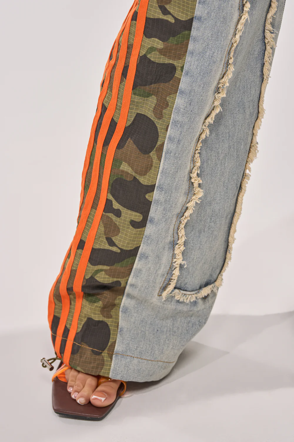 ALL AROUND THE WORLD AGAIN RELAXED FIT DENIM - Image 9