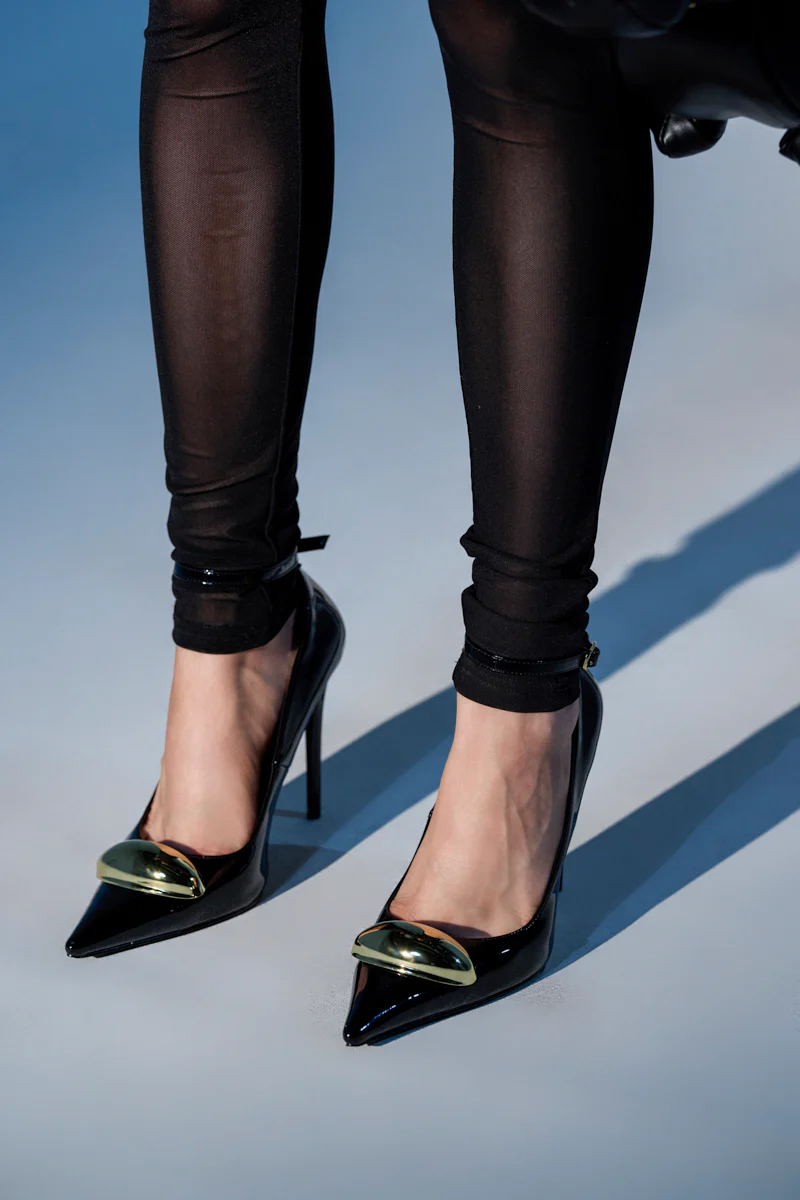 AZALEA WANG ESMARIA BLACK STILETTO PUMP - Image 4