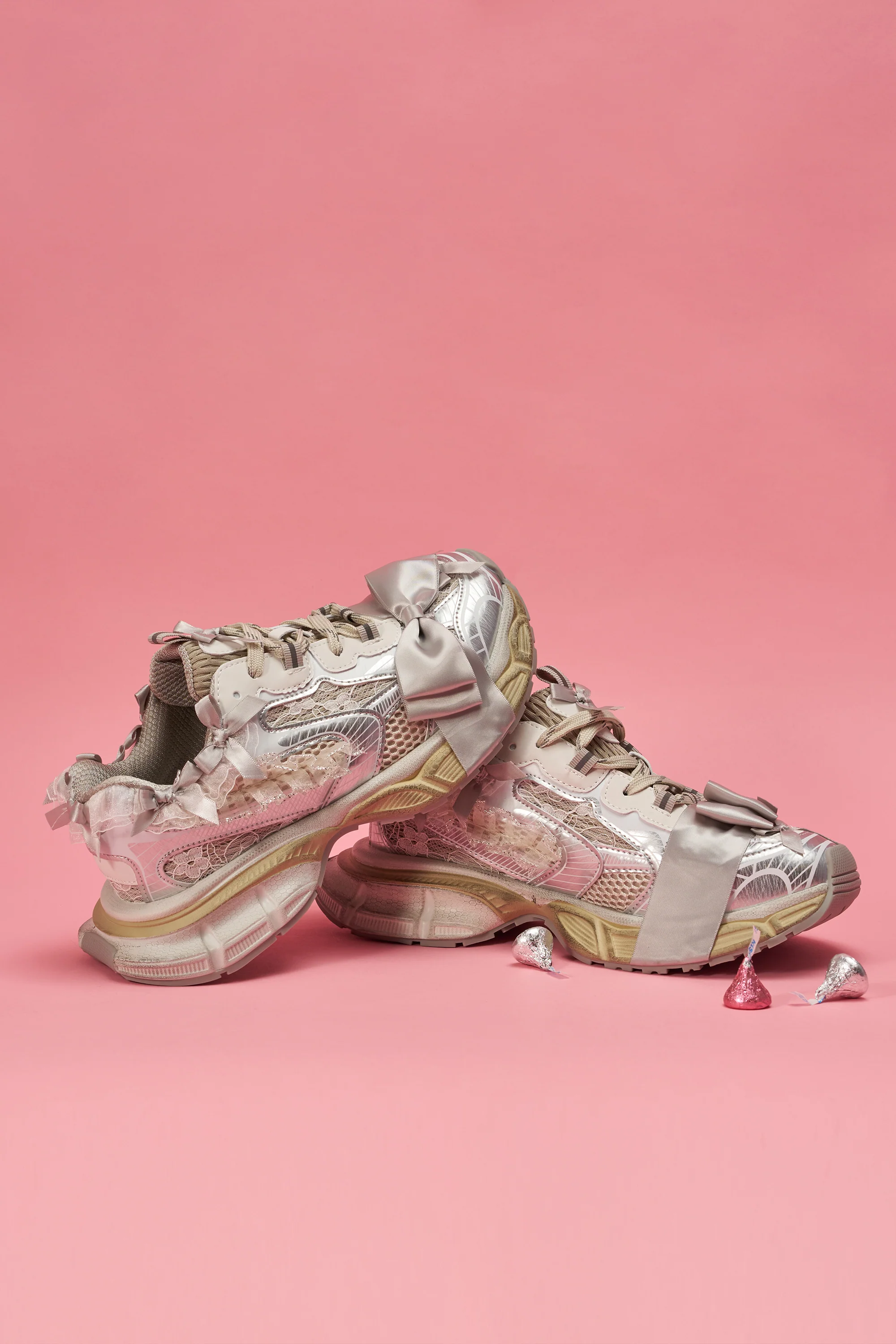 AZALEA WANG OCTAVIA WHITE BOW EMBELLISHED CHUNKY SNEAKER - Image 2