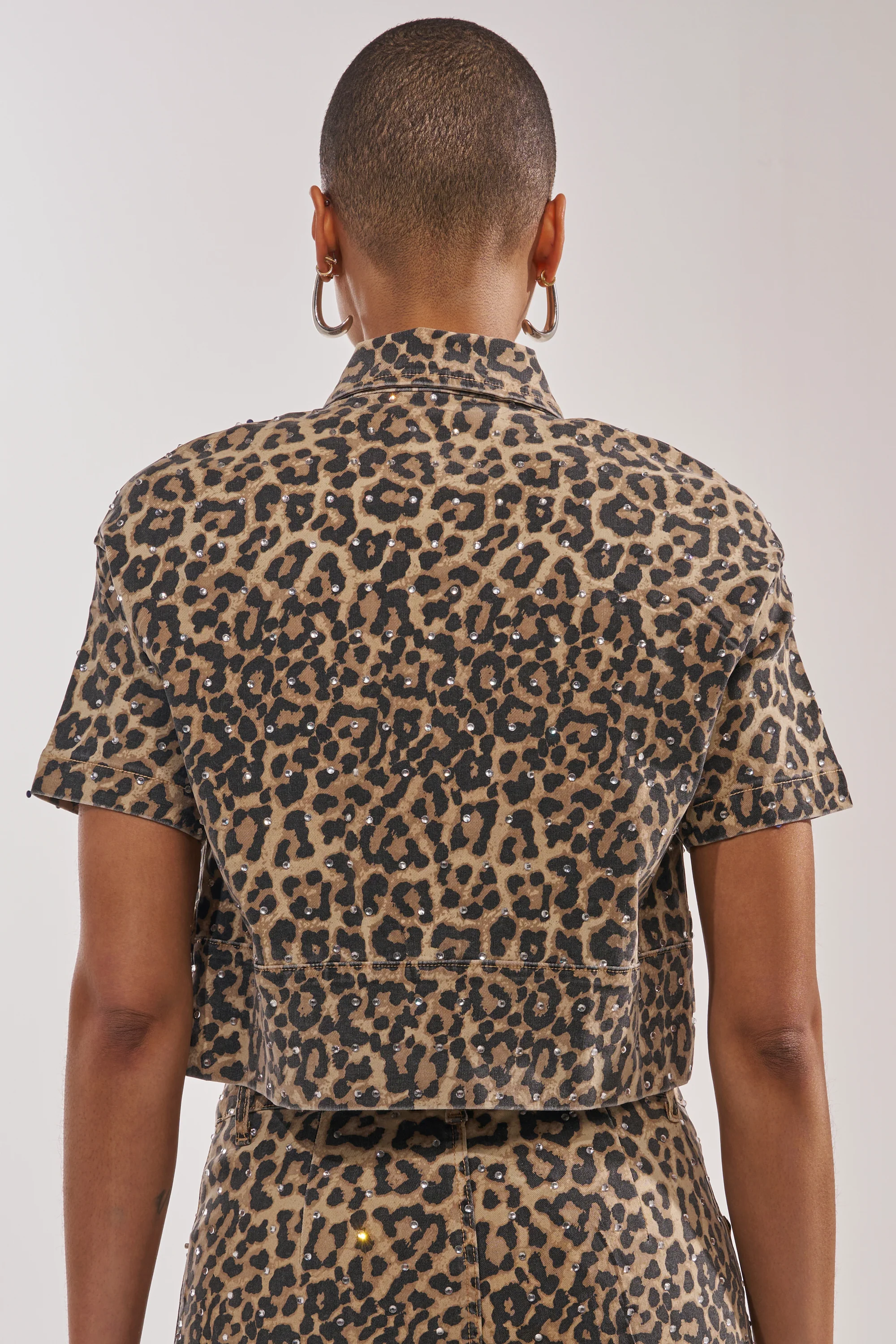 LEOPARD SISTA BUTTON DOWN - Image 4