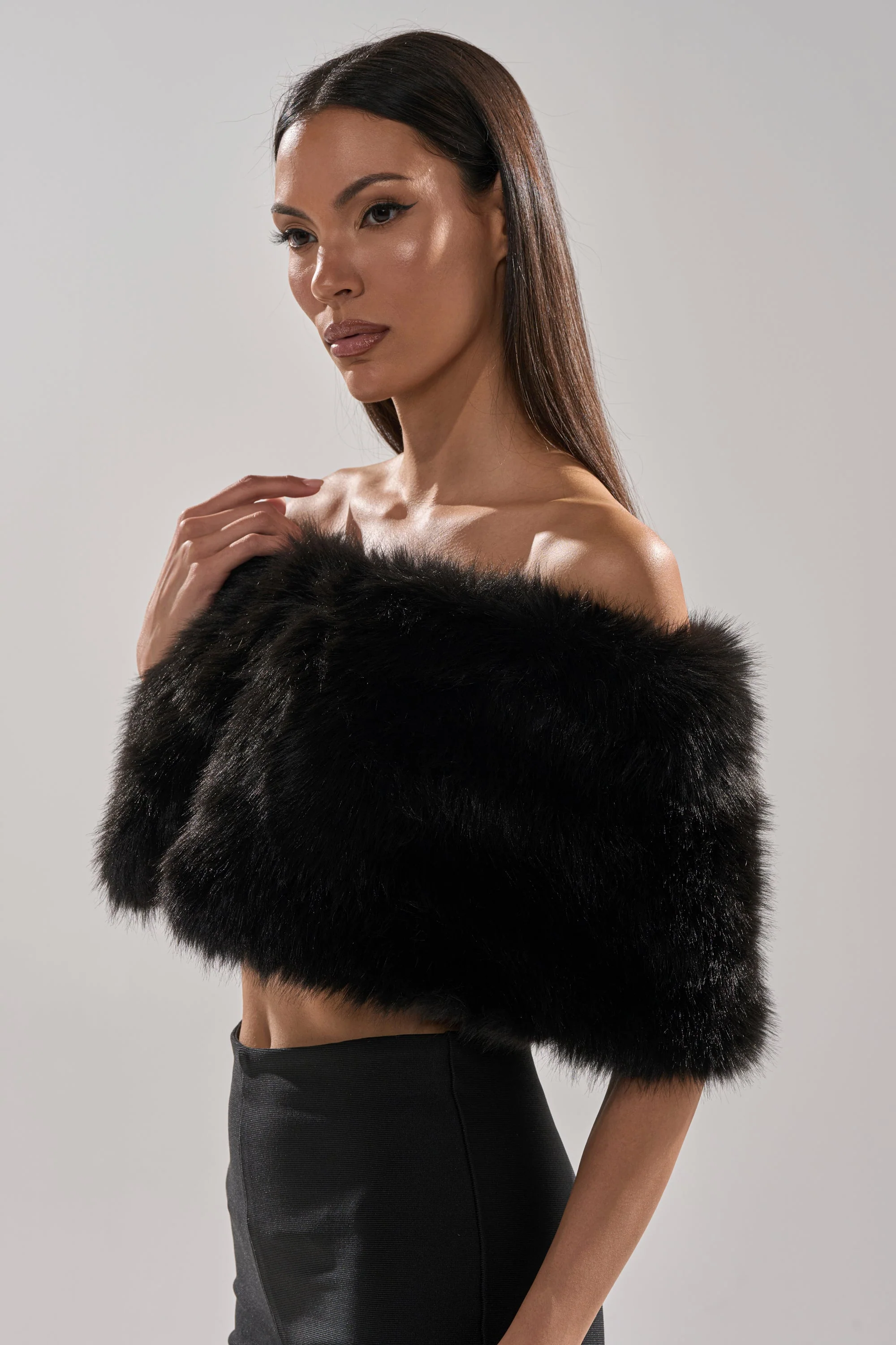 CLASSIC FAUX FUR SHAWL - Image 3