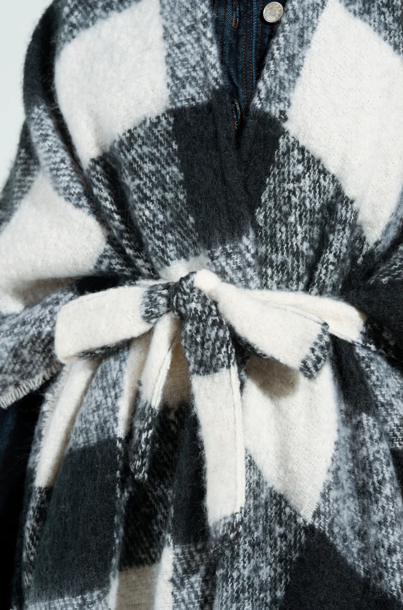 CLASSY PLAID PONCHO - Image 6