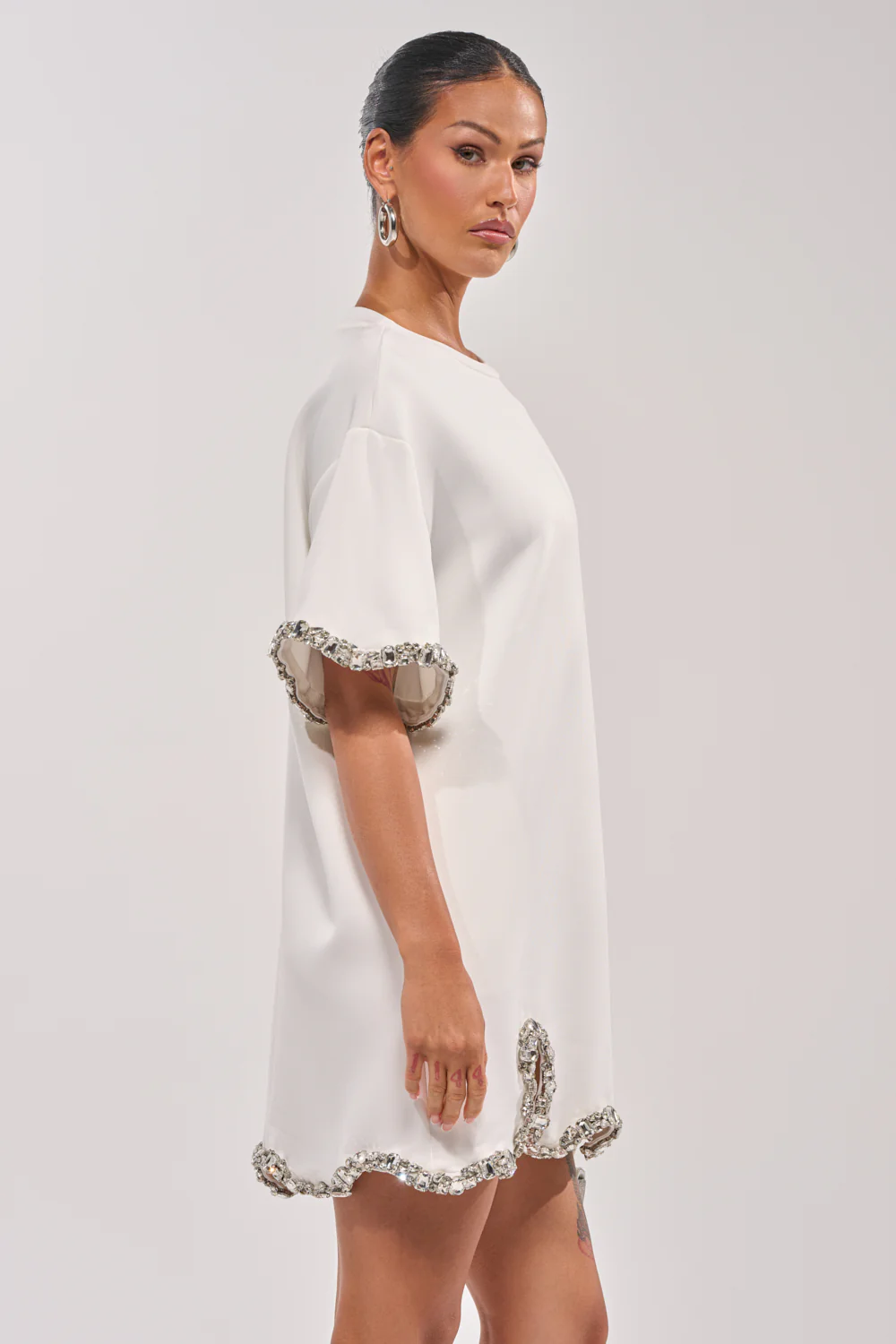 COOL GIRL EMBELLISHED TEE SHIRT DRESS IN WHITE - Image 4