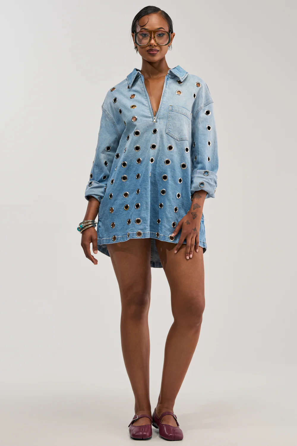 COOL GIRL OVERSIZED GROMMET SHIRT DRESS IN DENIM - Image 9
