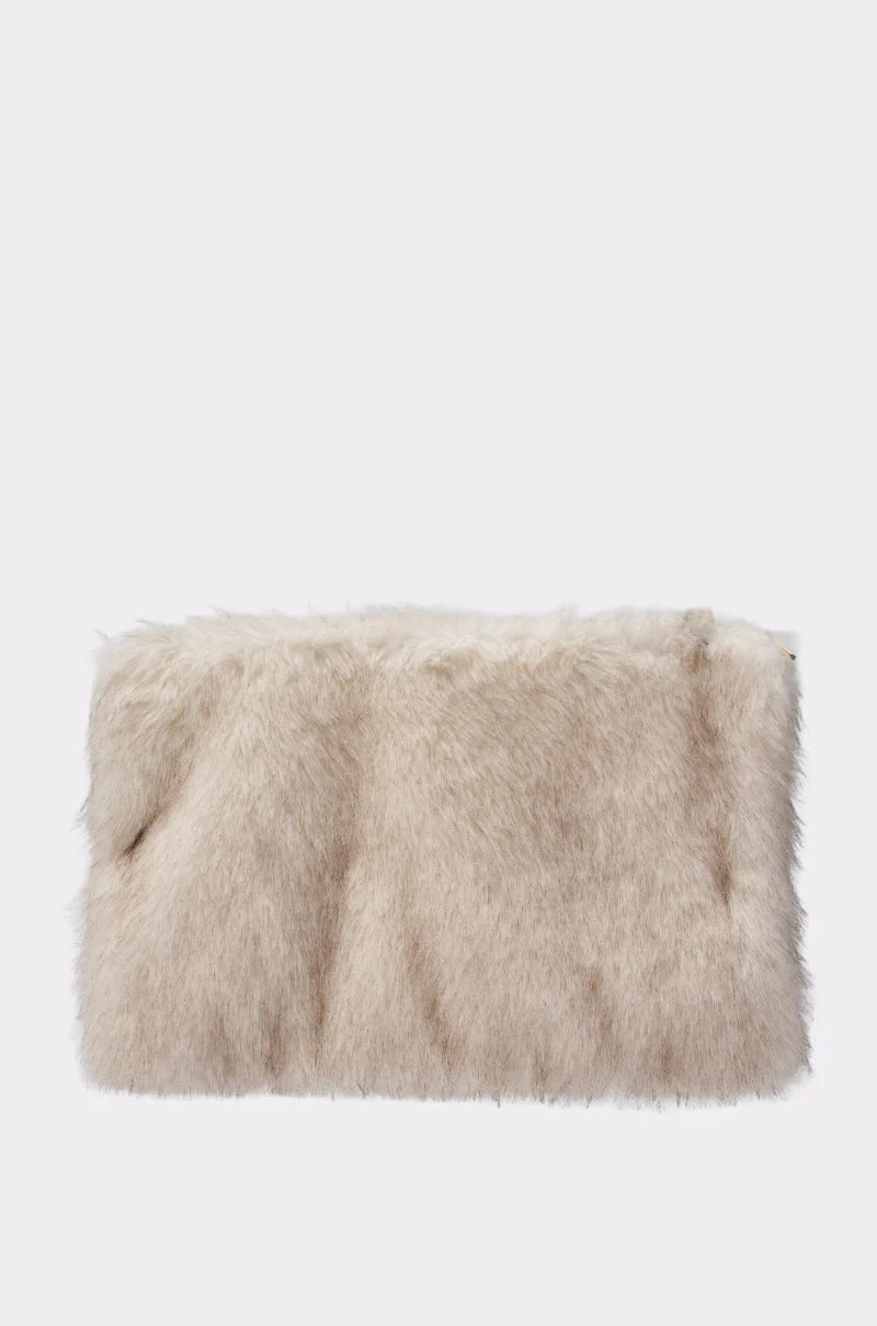 CRU FAUX FUR OVERSIZED CLUTCH - Image 3
