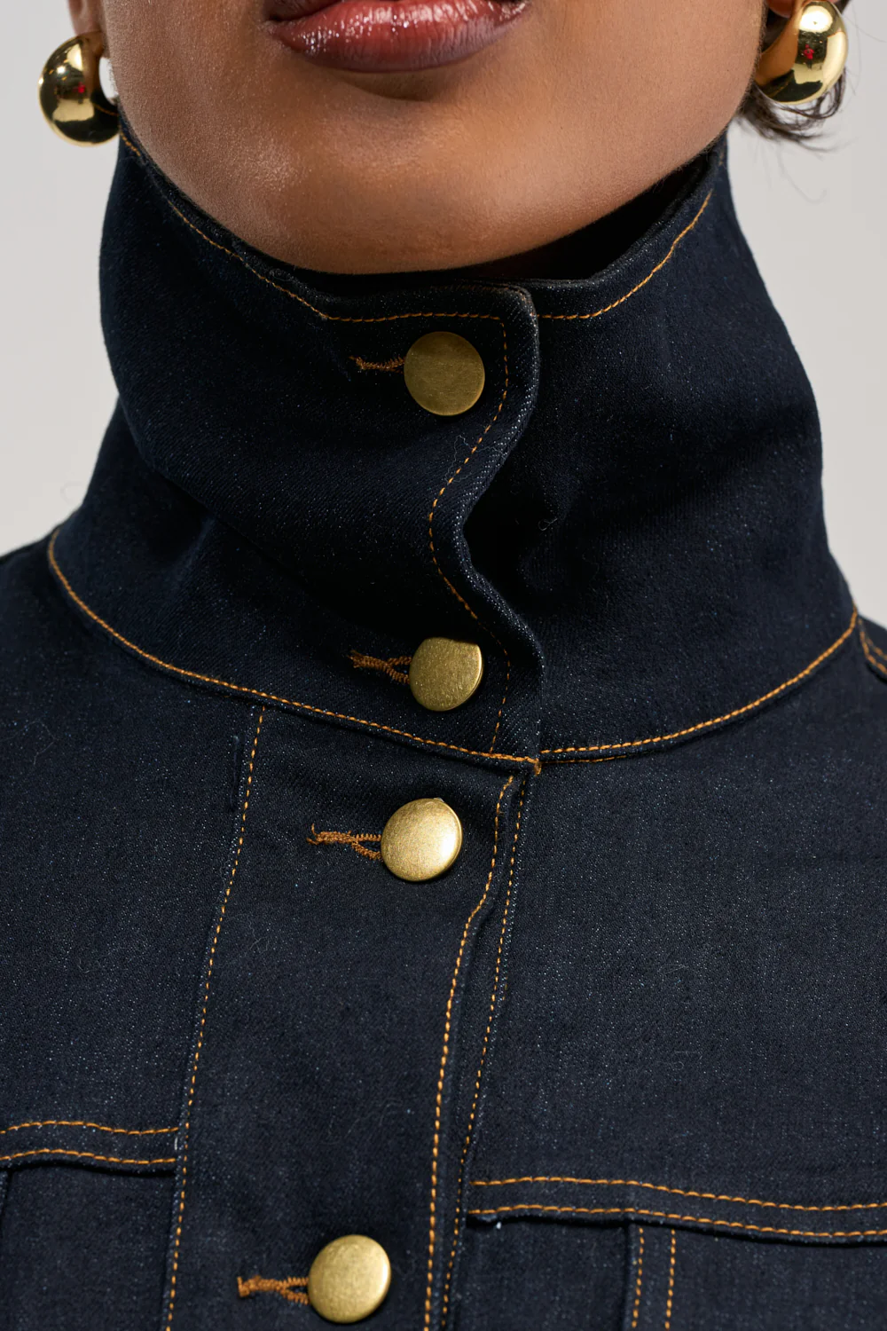 DAILY POWER BELTED DENIM MINI DRESS - Image 11