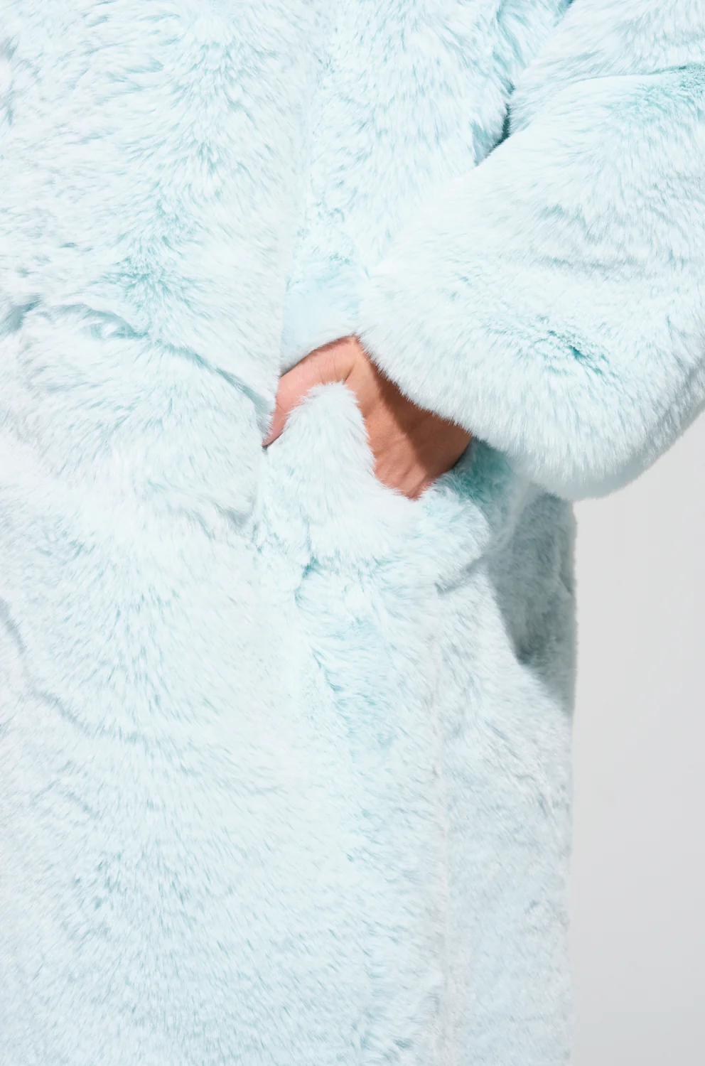 DAYANNE FAUX FUR TRENCH IN LIGHT BLUE - Image 9