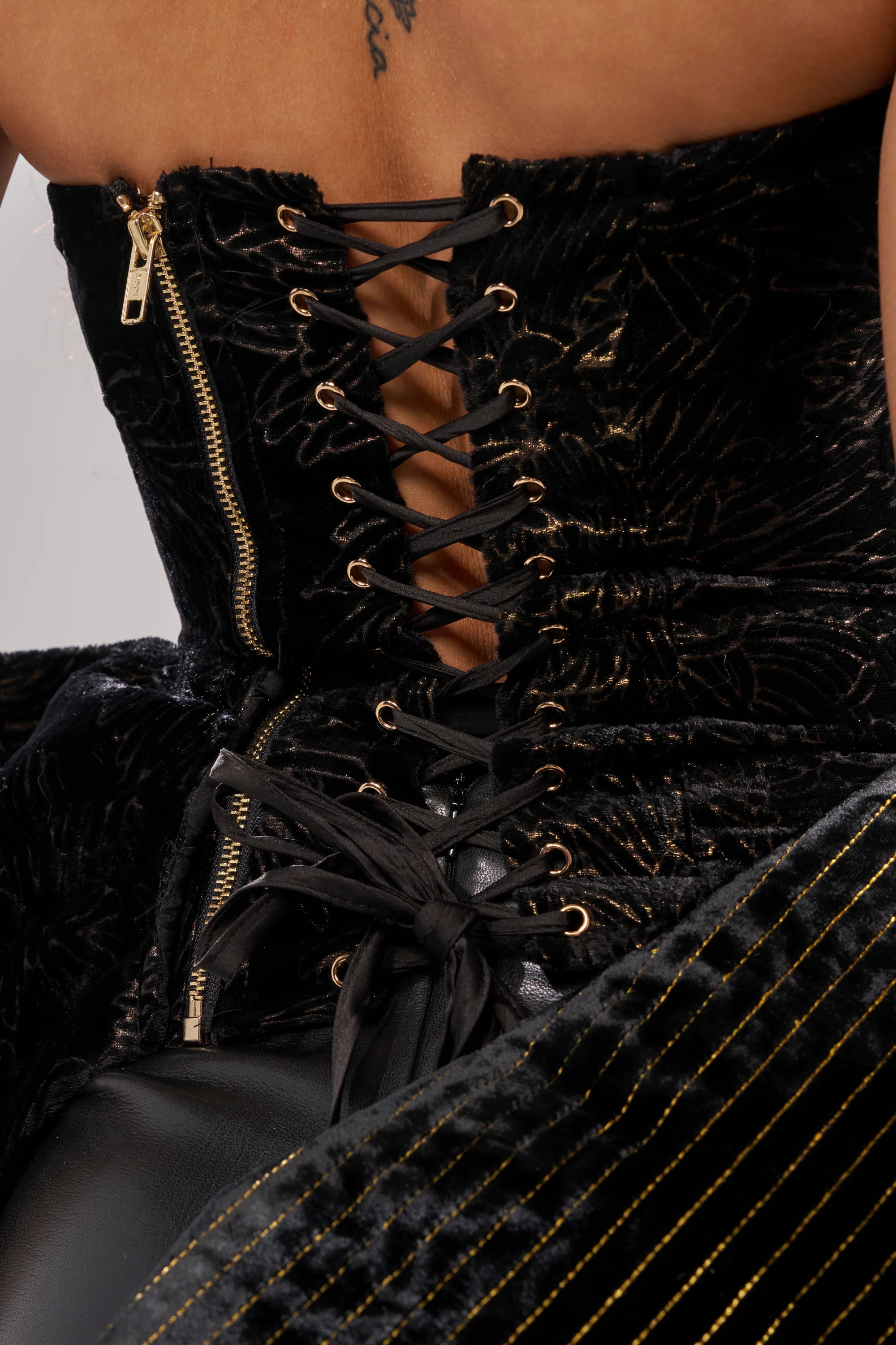 DRAMA CORSET IN BLACK - Image 12