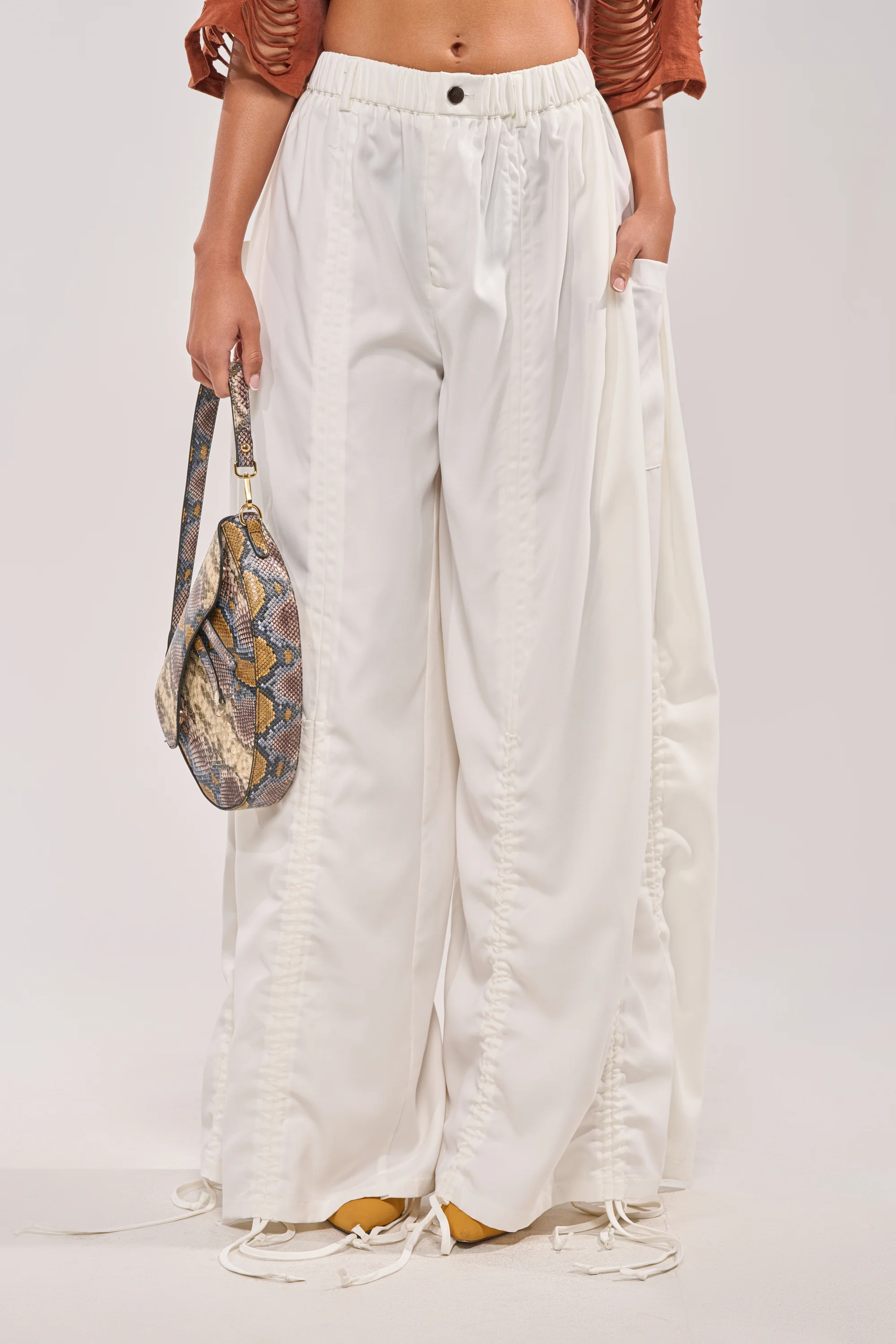 DRAMA RUCHED JOGGER IN WHITE - Image 4