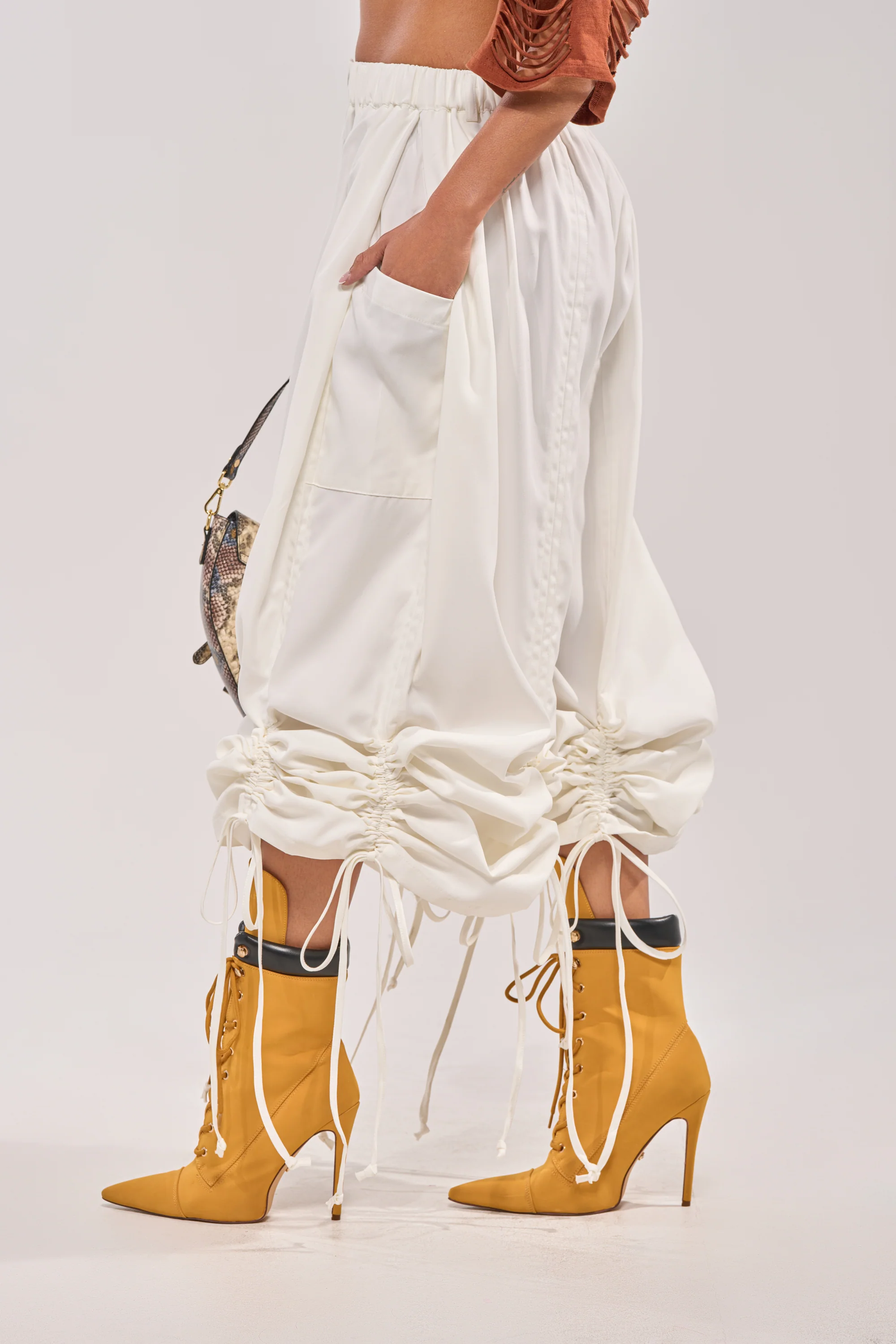 DRAMA RUCHED JOGGER IN WHITE - Image 5