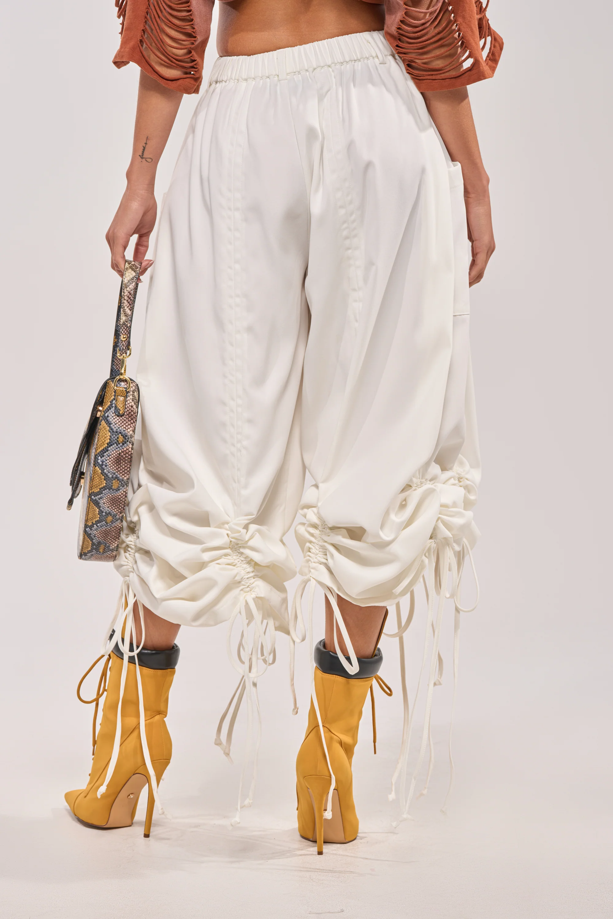 DRAMA RUCHED JOGGER IN WHITE - Image 6