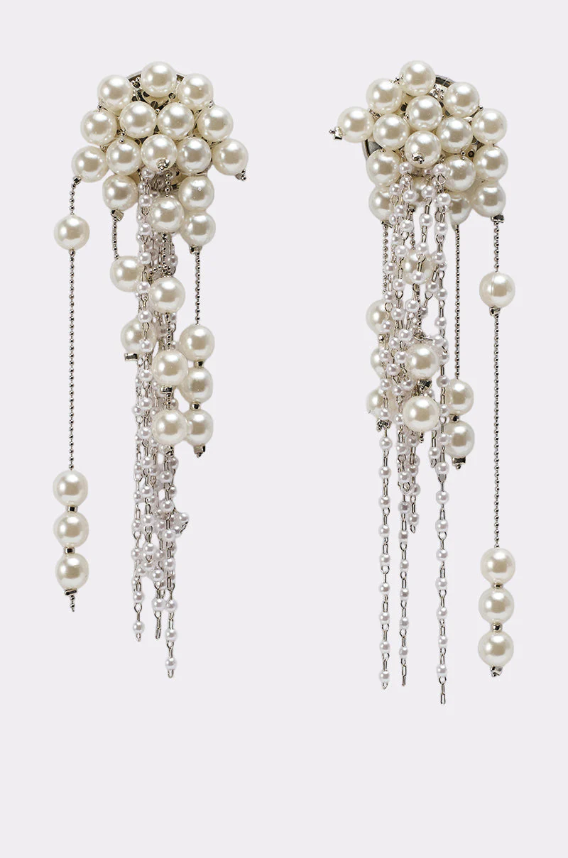 DRIPPIN IN PEARLS EARRING