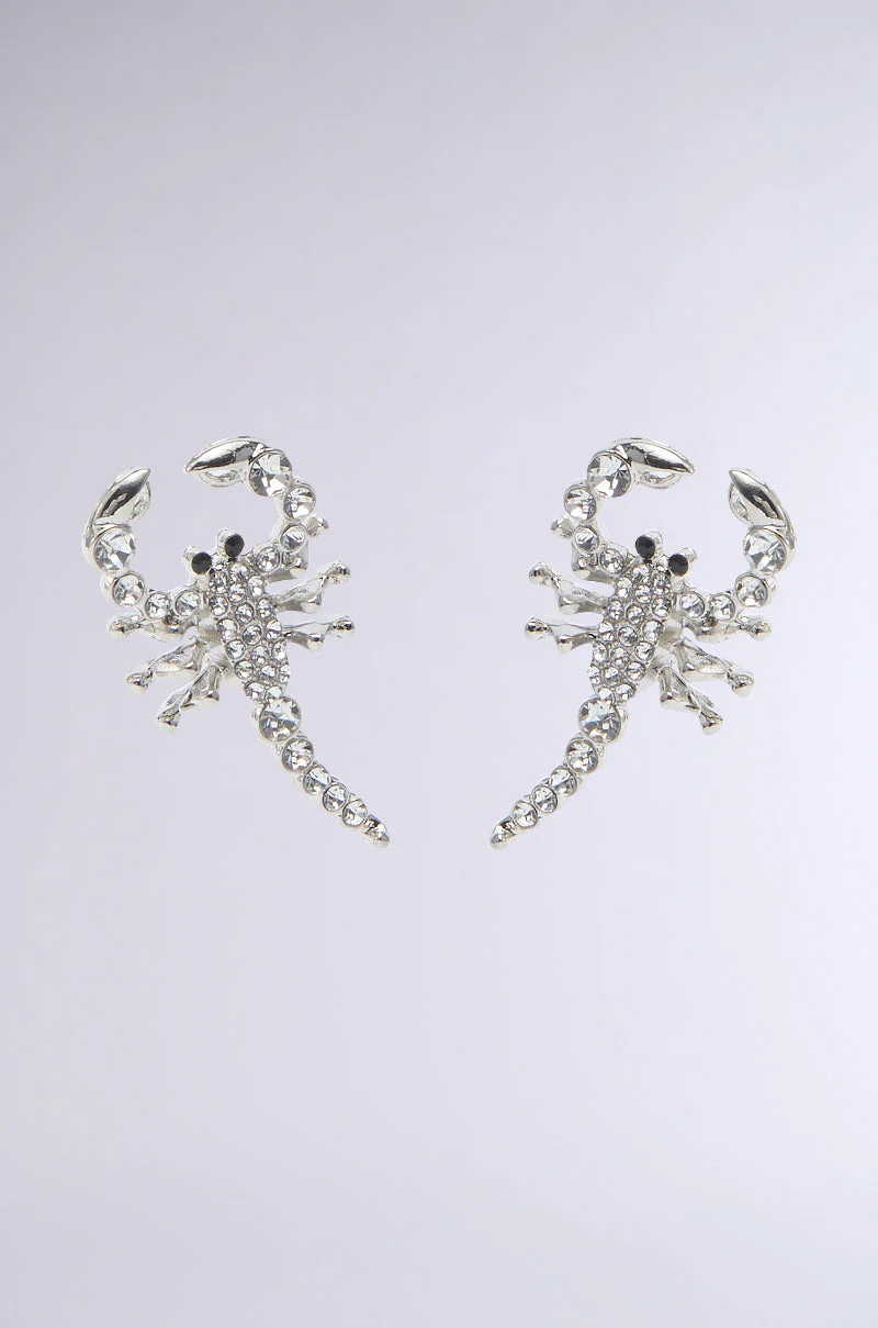 CLAWS UP EARRING