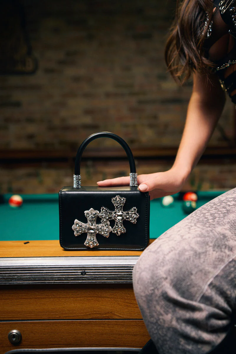 EVERYTHING CHROME PATCH PURSE - Image 4