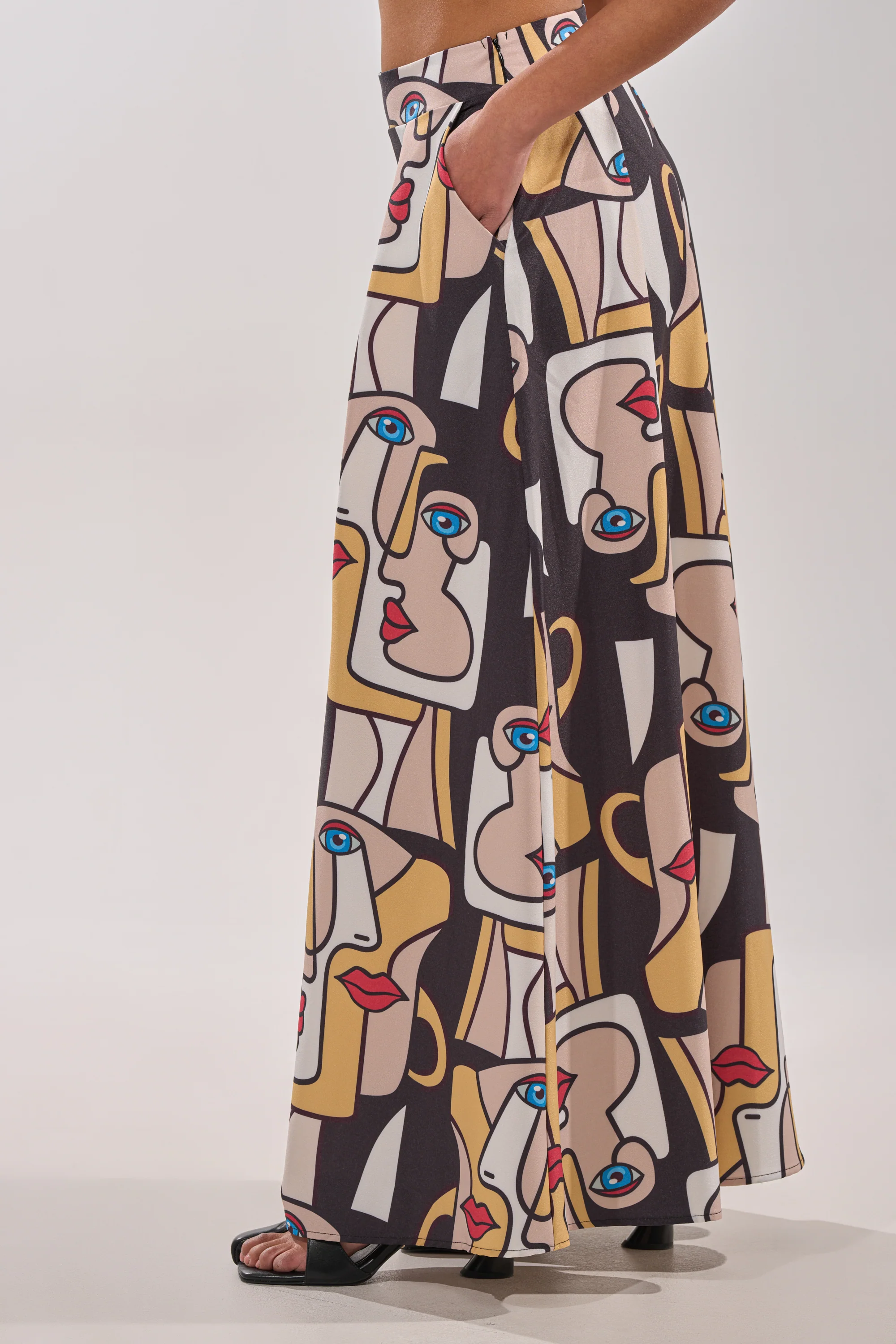 FACES EVERYWHERE TROUSER - Image 4
