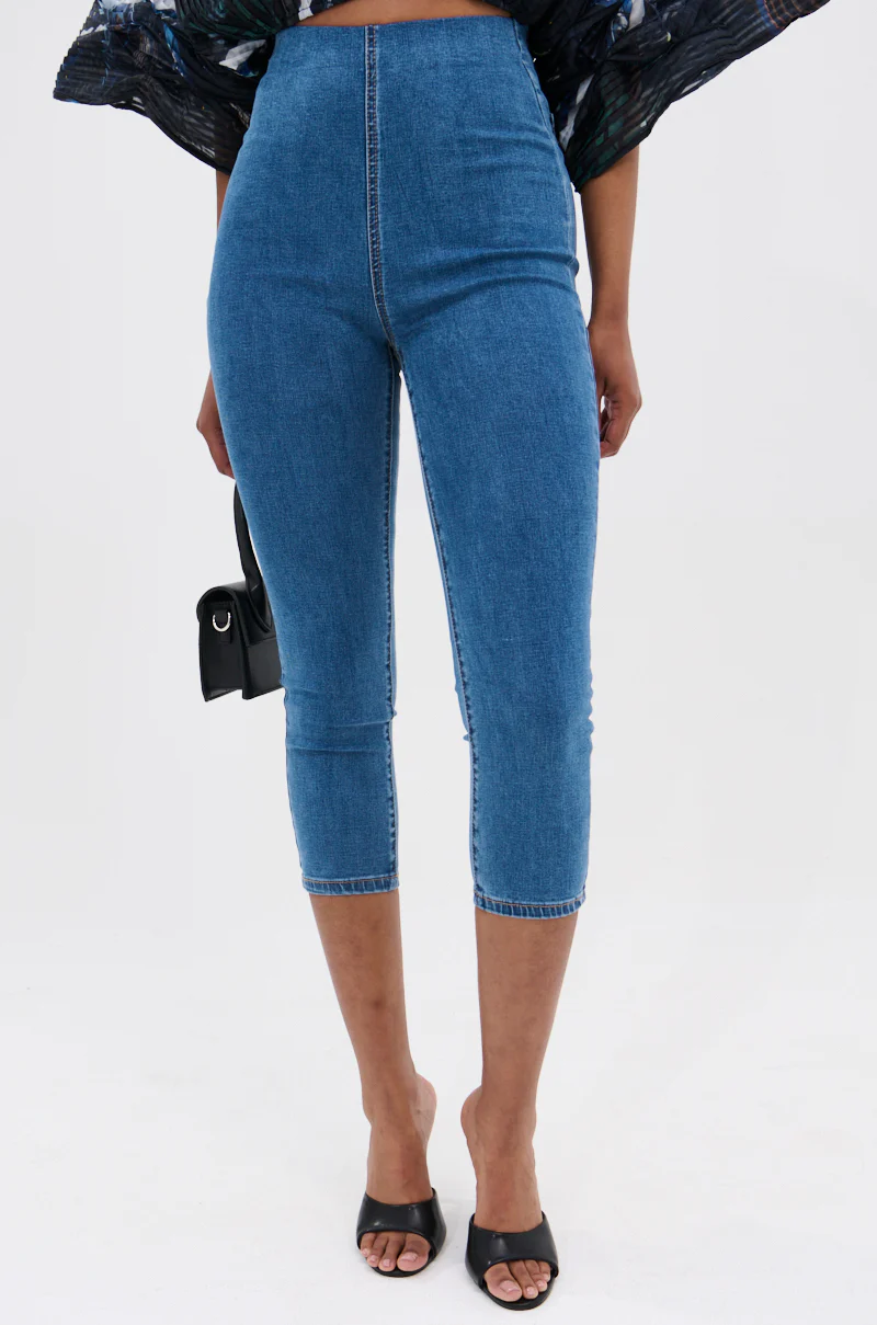 FLEX FIT MEDIUM WASH CAPRI - Image 4