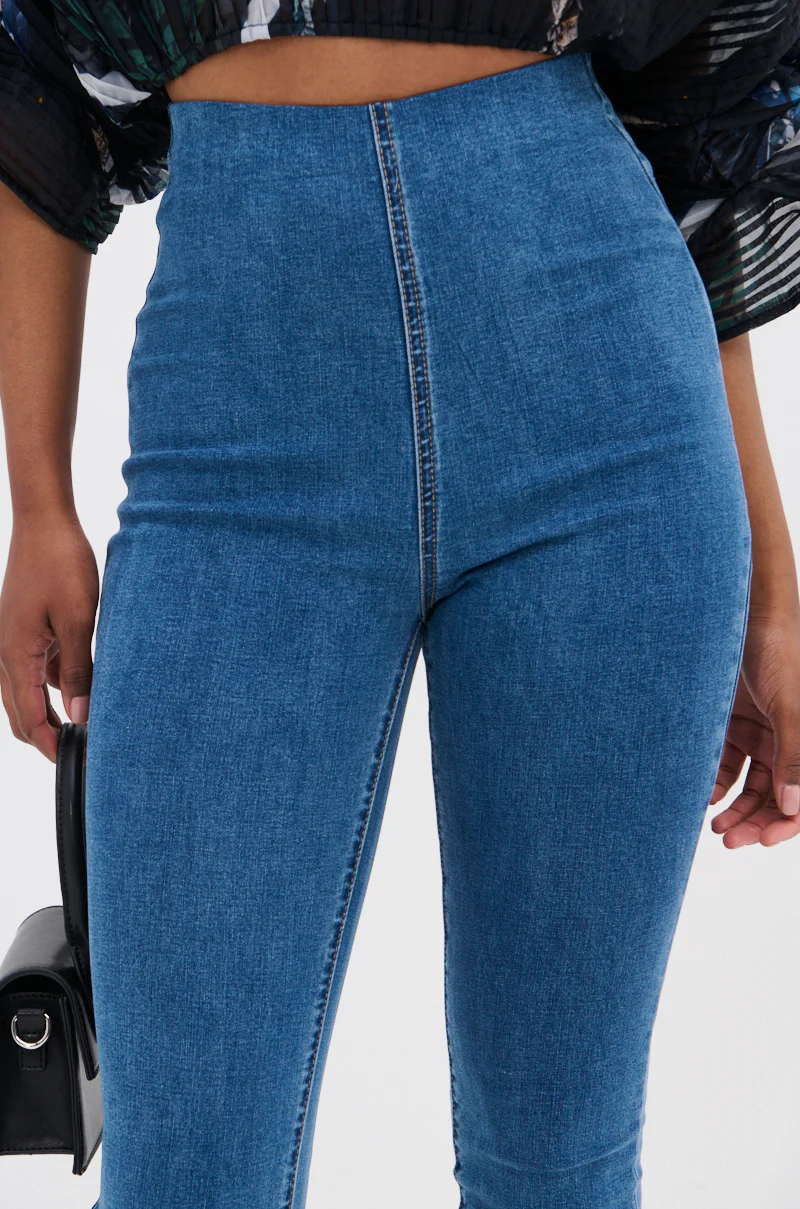 FLEX FIT MEDIUM WASH CAPRI - Image 8