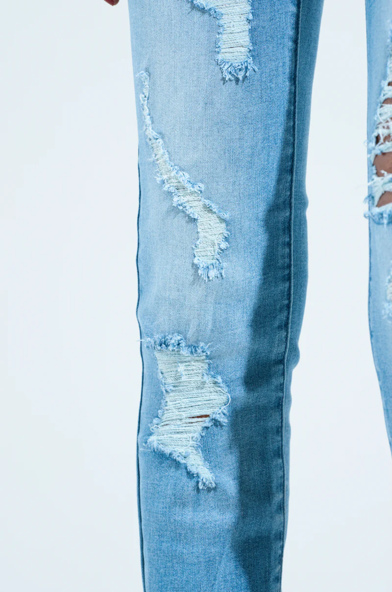 FLEX FIT MEDIUM WASH WITH DISTRESSING - Image 2
