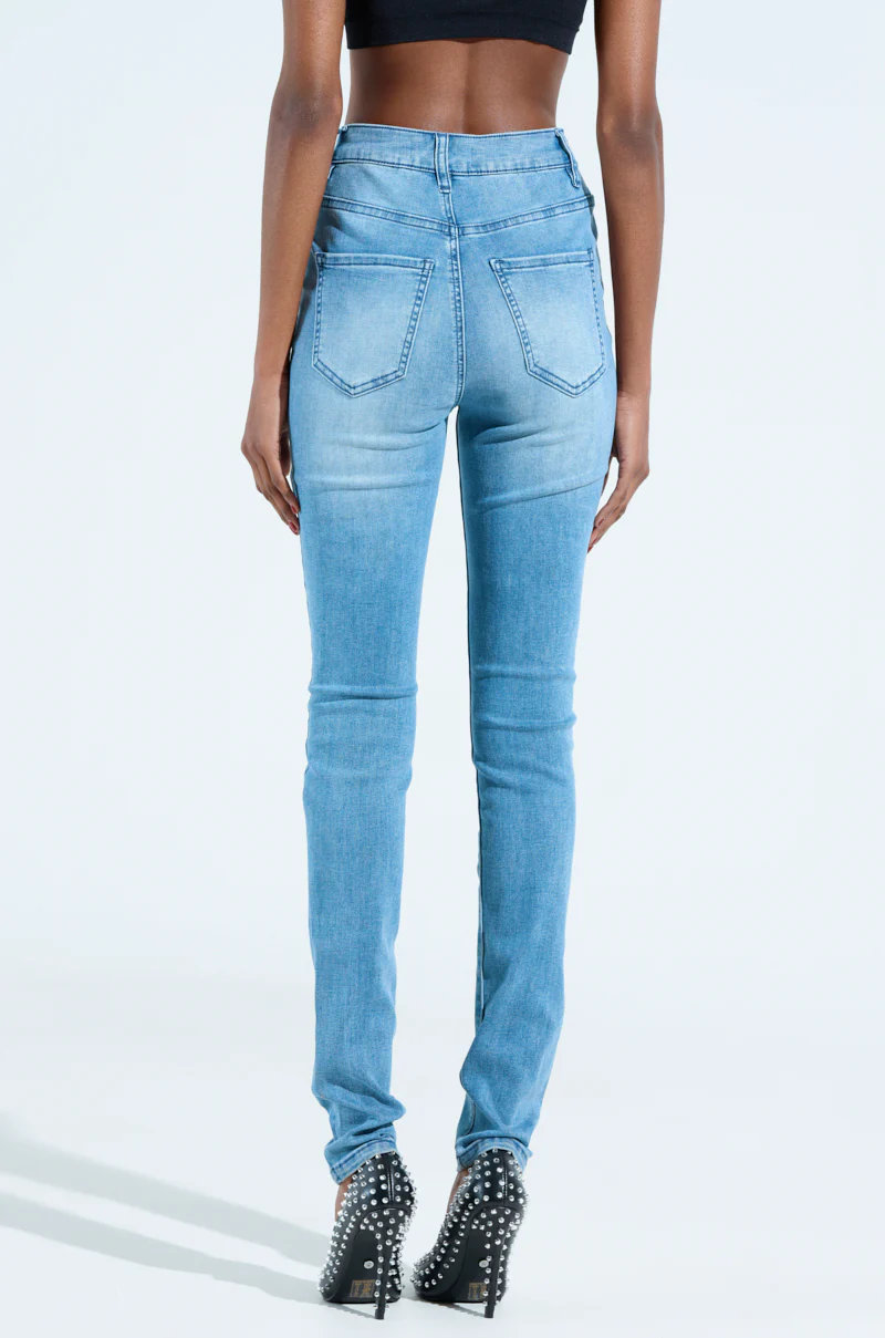 FLEX FIT MEDIUM WASH WITH DISTRESSING - Image 4
