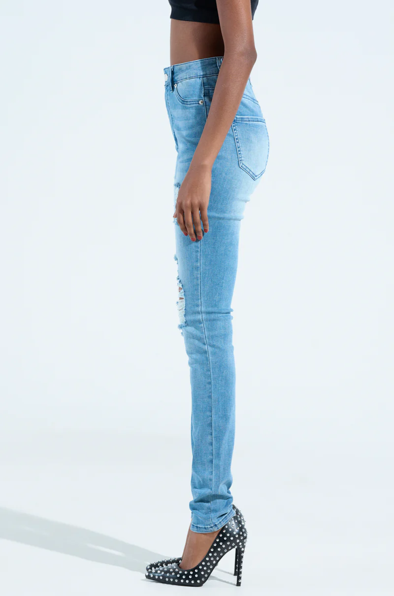 FLEX FIT MEDIUM WASH WITH DISTRESSING - Image 6