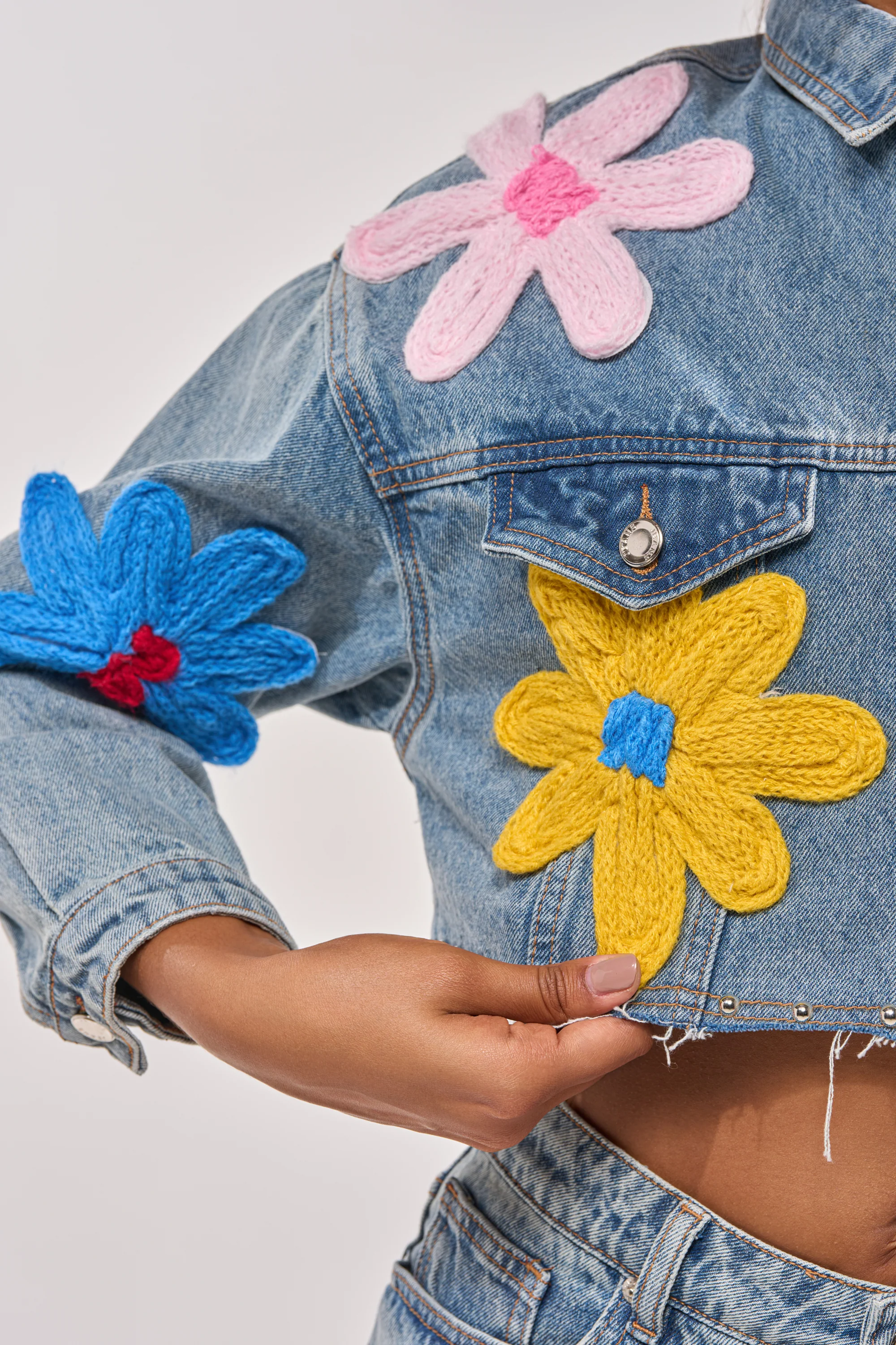 FLOWER PATCH DENIM JACKET - Image 9