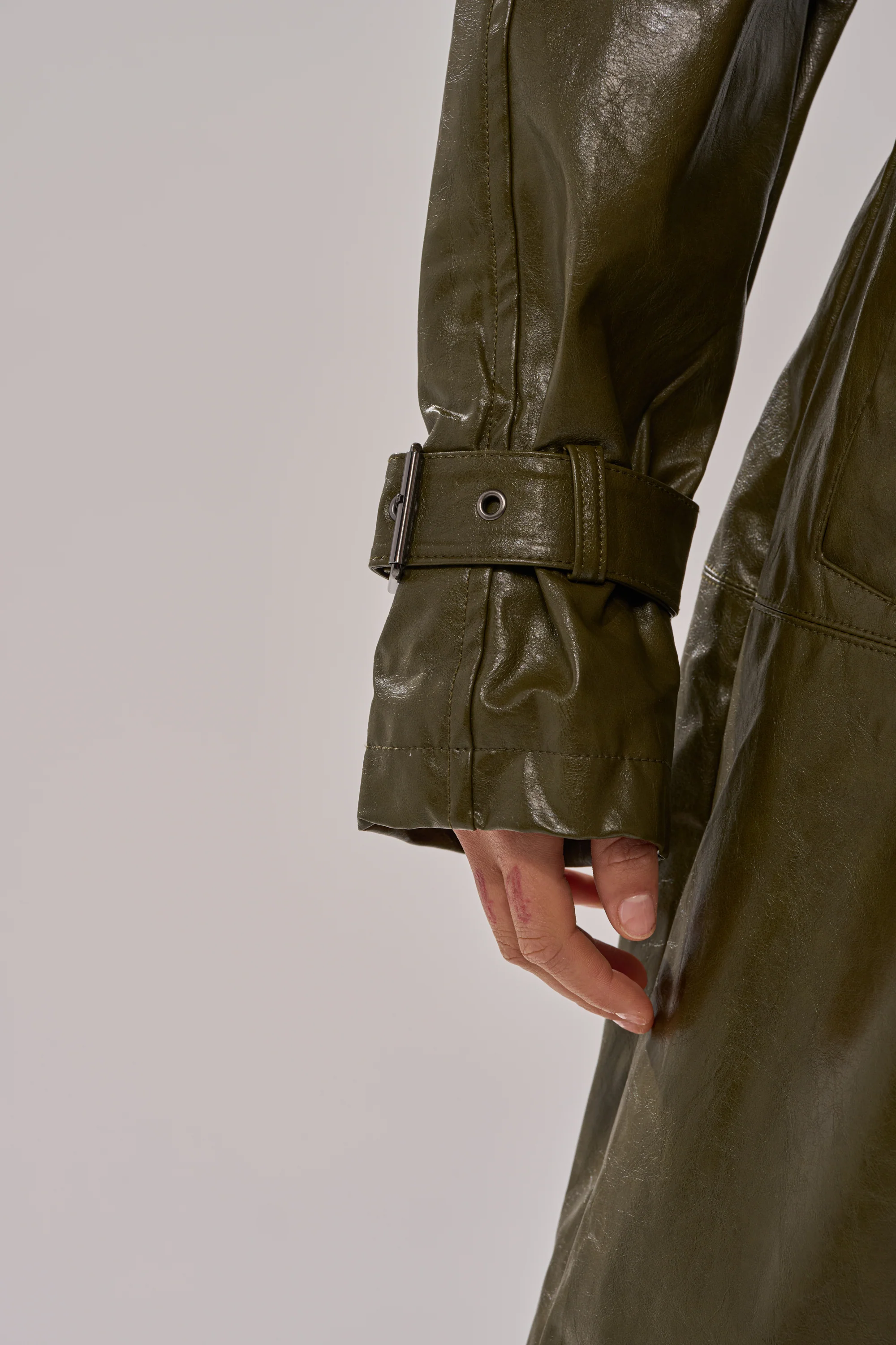 GEMINI EVERYDAY TRENCH IN OLIVE - Image 9