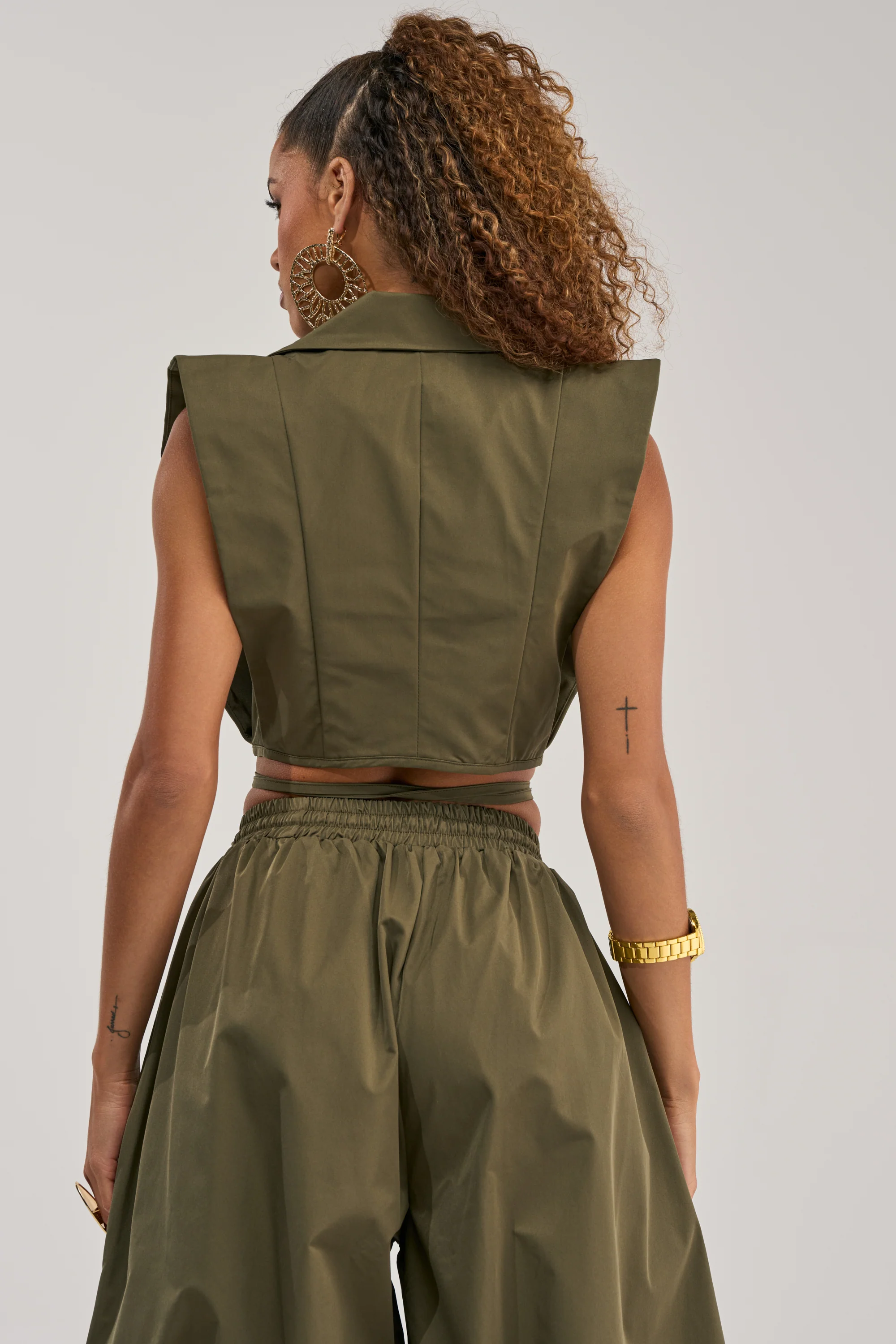 GUESS WHO VNECK COLLARED BLOUSE IN OLIVE - Image 5