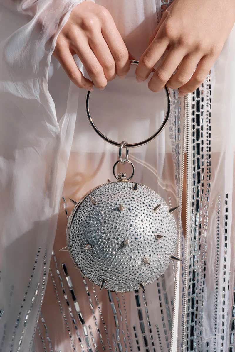 I BITE BACK STUD CLUTCH BAG - Image 3