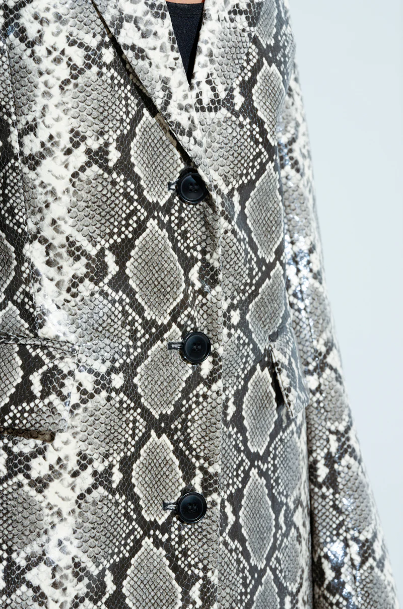 INCOGNITO SNAKE PRINT TRENCH IN IVORY - Image 7