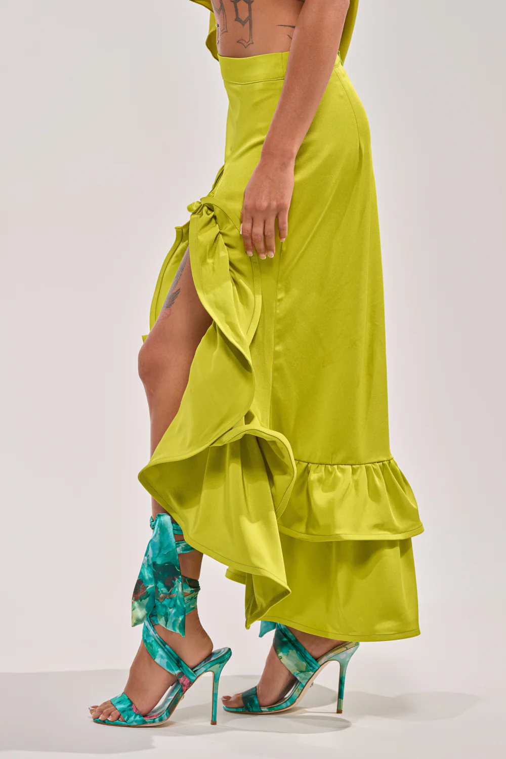 LADY LUXE RUCHED MIDI SKIRT WITH HIGH SLIT - Image 4