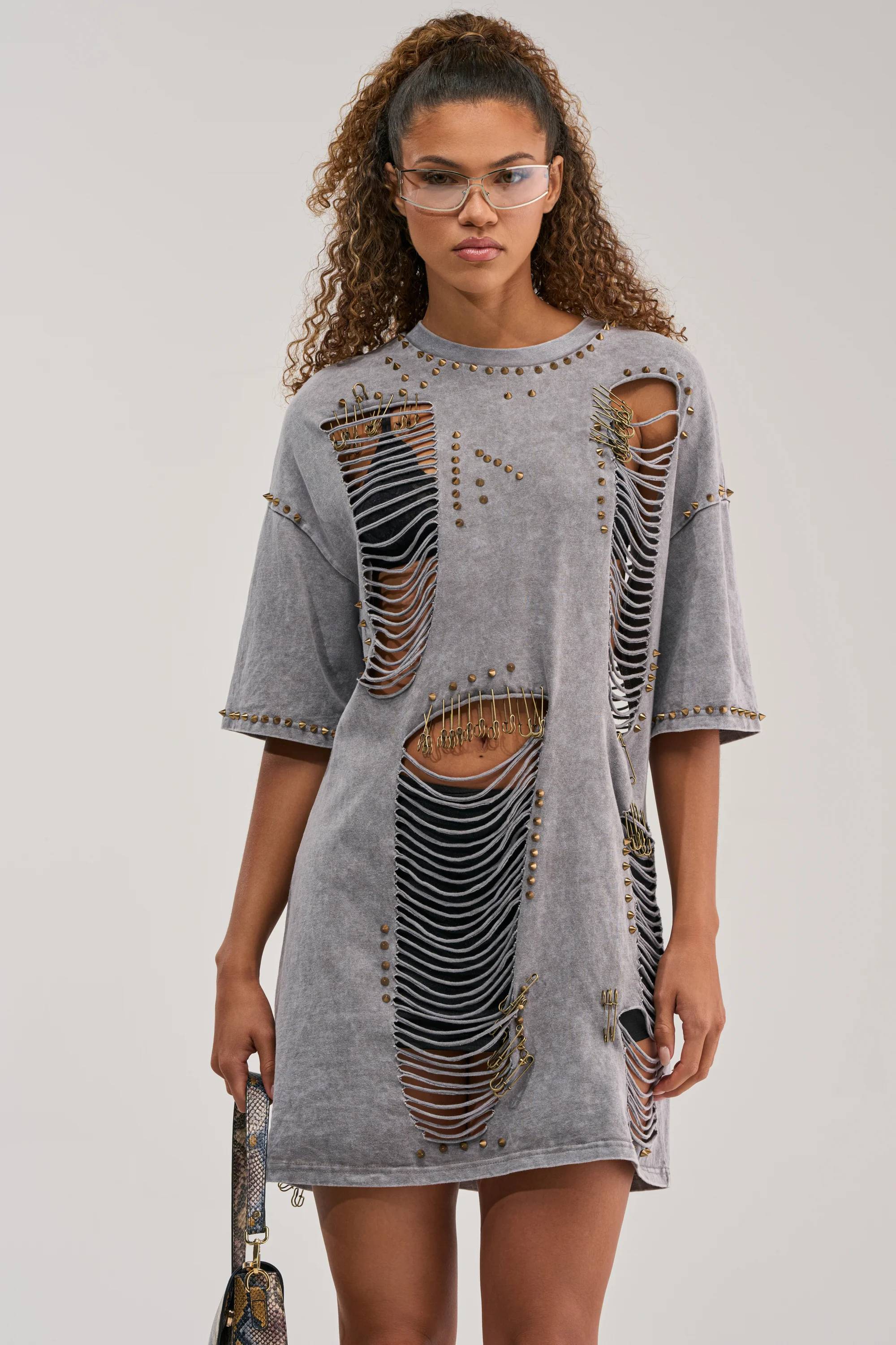 MARGOT DISTRESSED STUDDED SHORT SLEEVE TEE IN GREY - Image 2