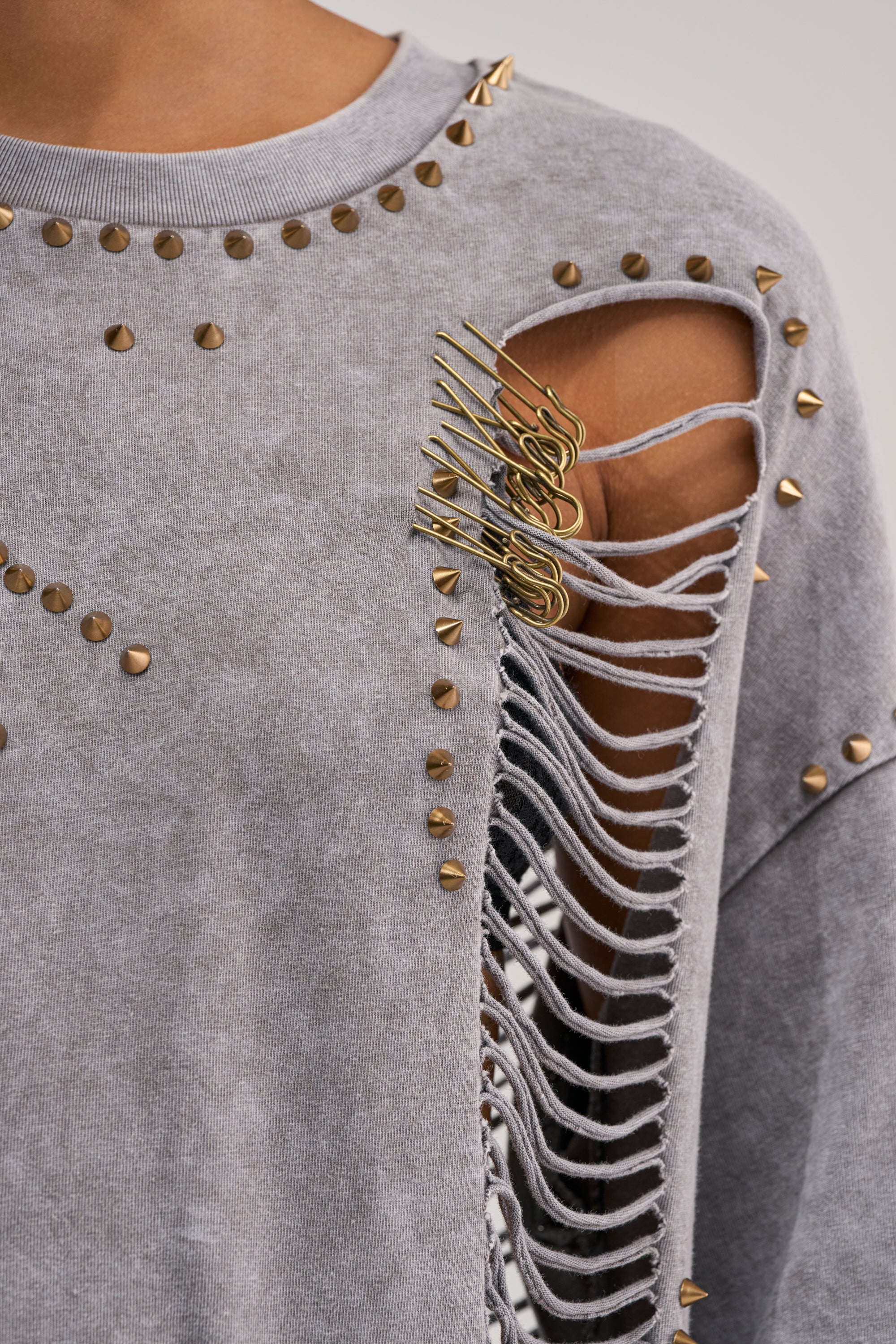 MARGOT DISTRESSED STUDDED SHORT SLEEVE TEE IN GREY - Image 8