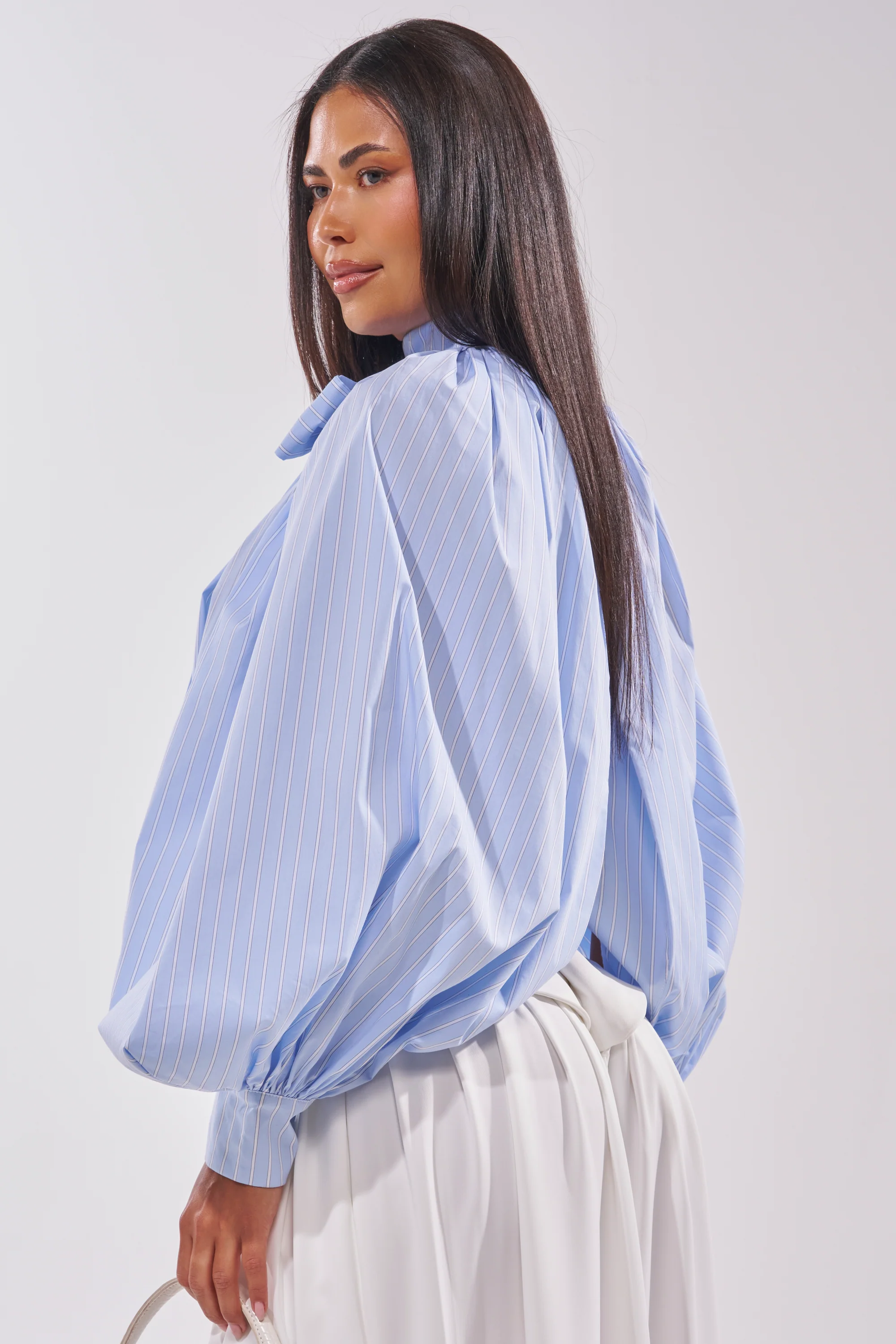 MASTERPIECE POPLIN PUFF LONG SLEEVE TOP IN BLUE - Image 4
