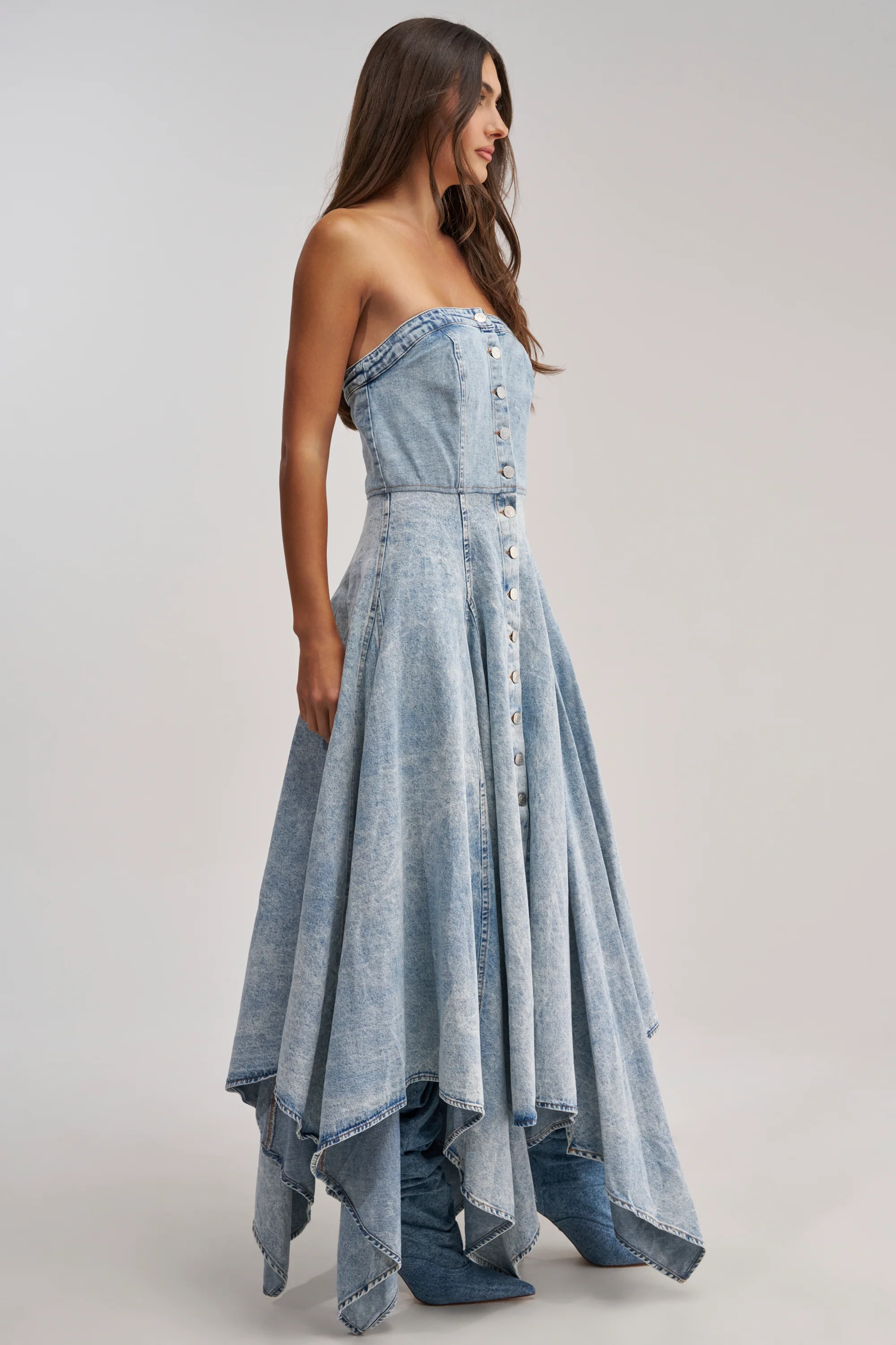 MISS ME YET STRAPLESS DENIM MIDI DRESS - Image 4