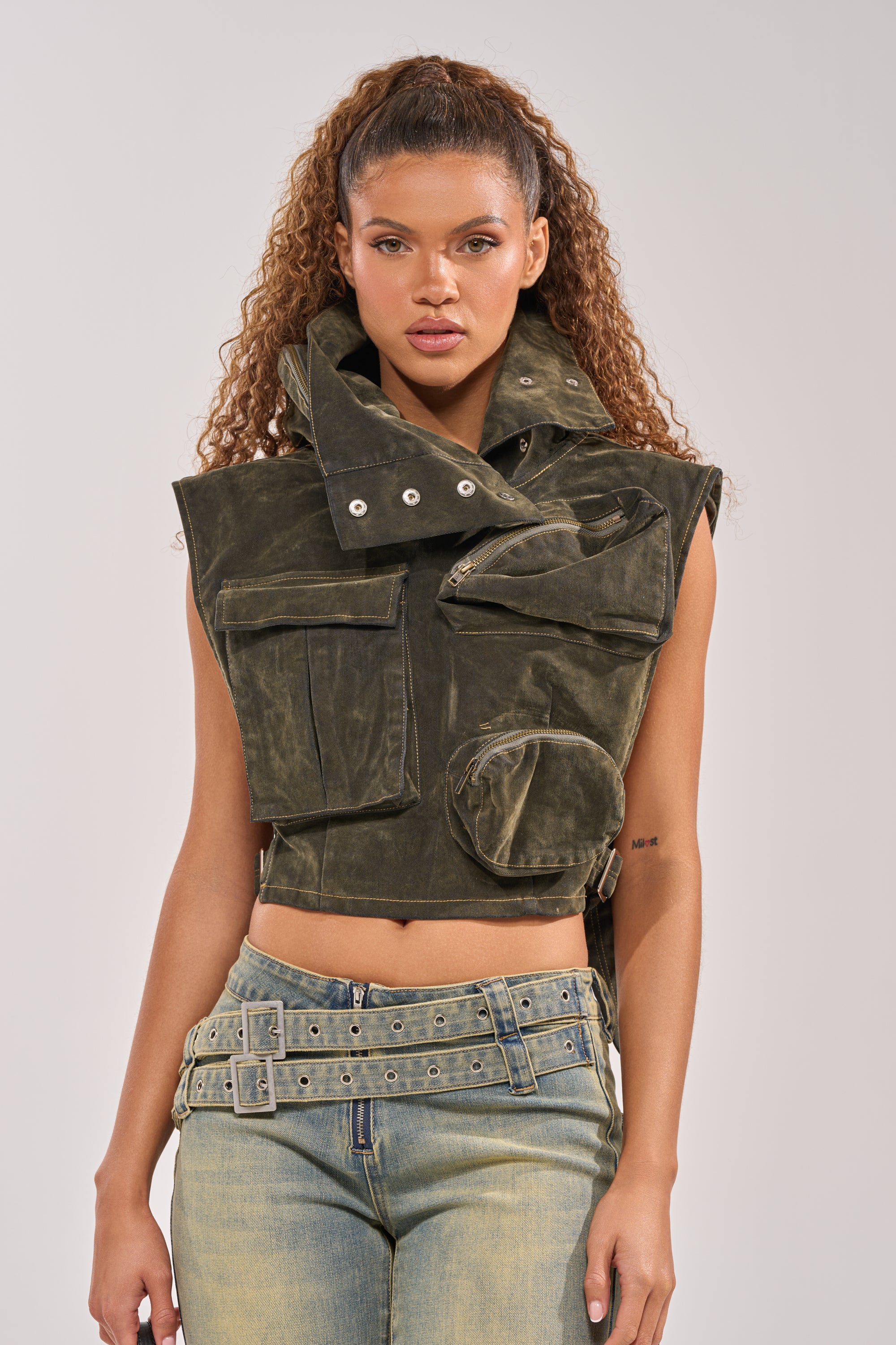 MODEL BEHAVIOR TOP IN DARK OLIVE DENIM - Image 3