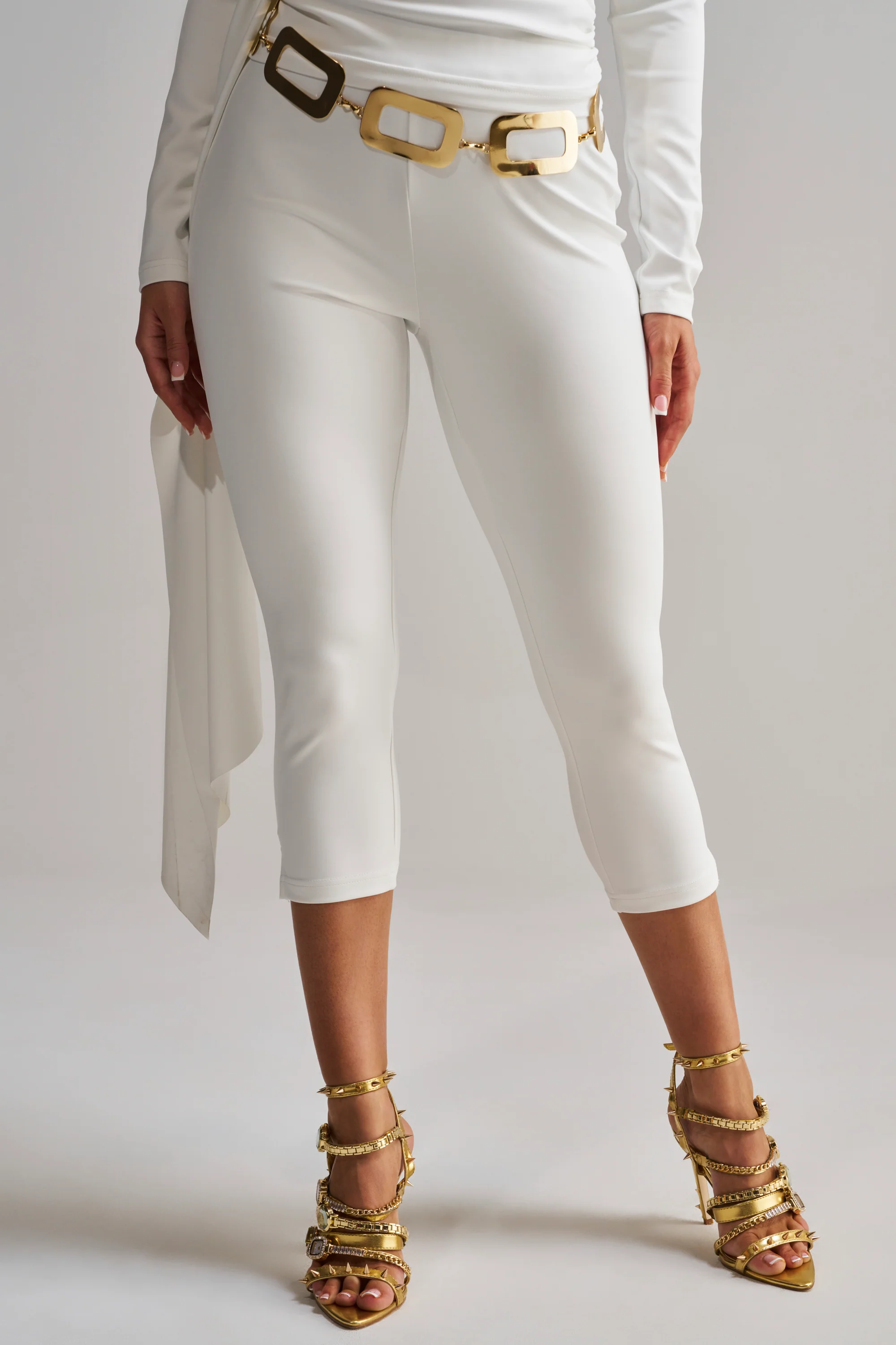MODEL OFF DUTY CAPRI