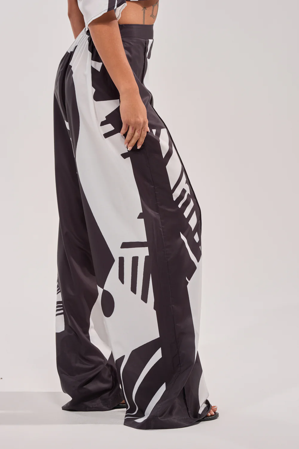 NOIR GODDESS PALAZZO PANT - Image 3