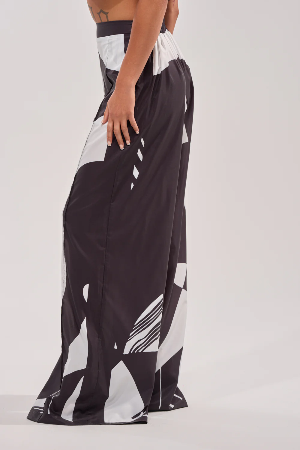 NOIR GODDESS PALAZZO PANT - Image 4