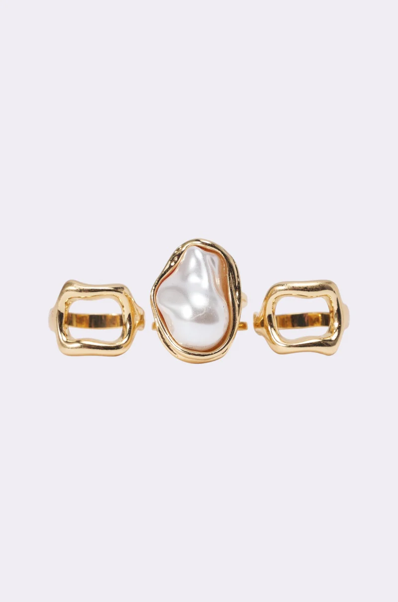 ON A DATE RING SET - Image 2