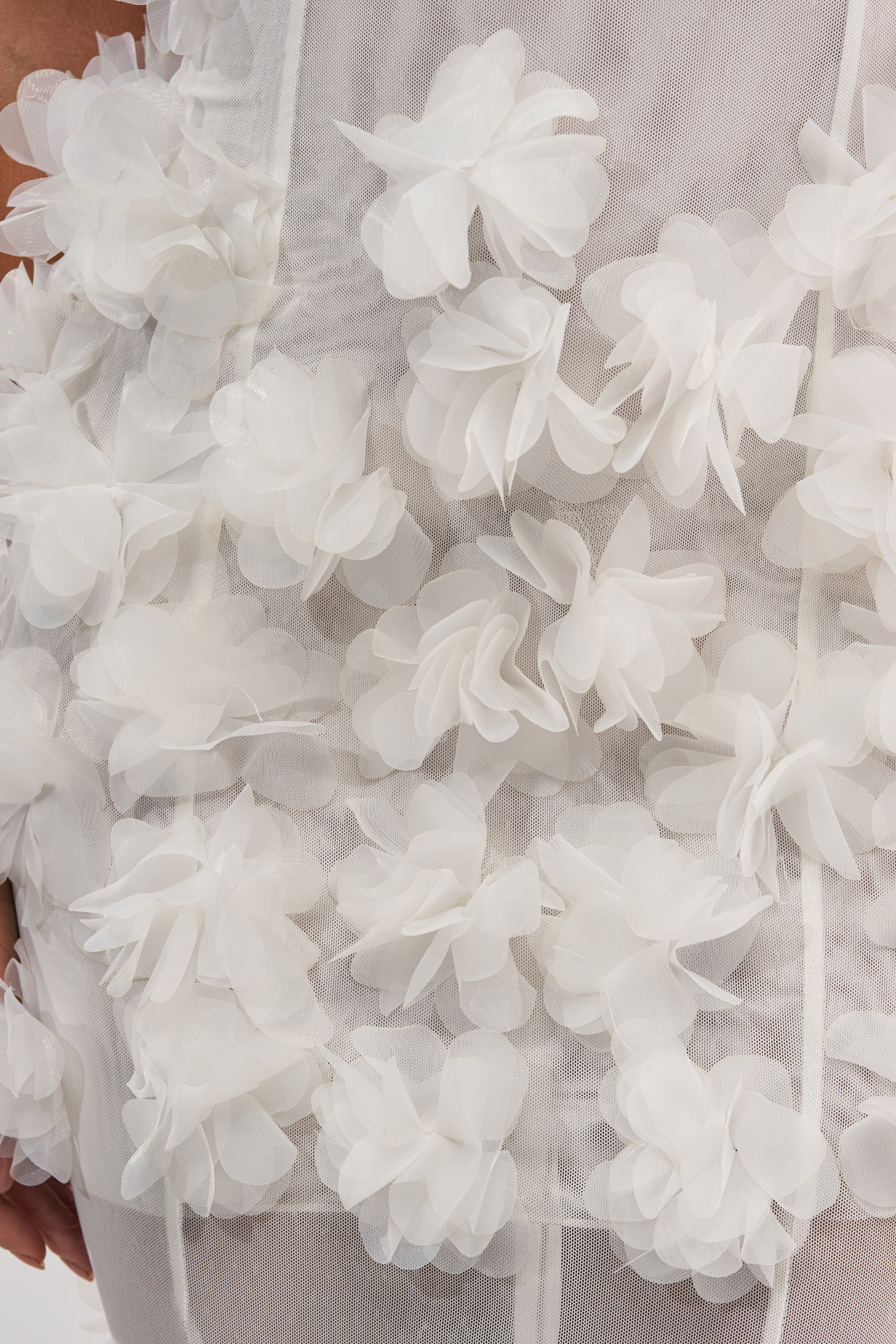 PARTY FAVOR RUFFLE MAXI DRESS IN WHITE - Image 7