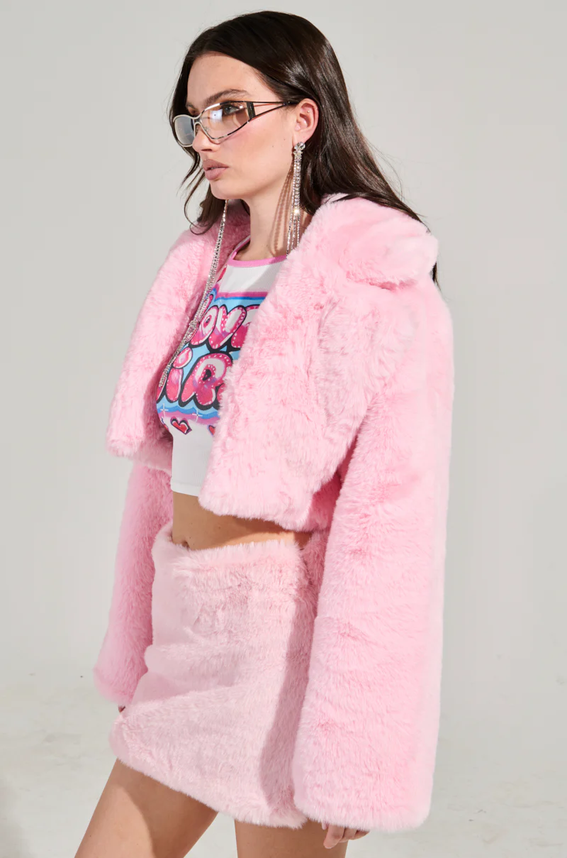 POPPY CROPPED FUR COAT IN LIGHT PINK - Image 4