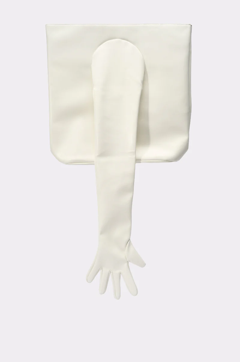 PRINCESS TREATMENT GLOVE PURSE - Image 2