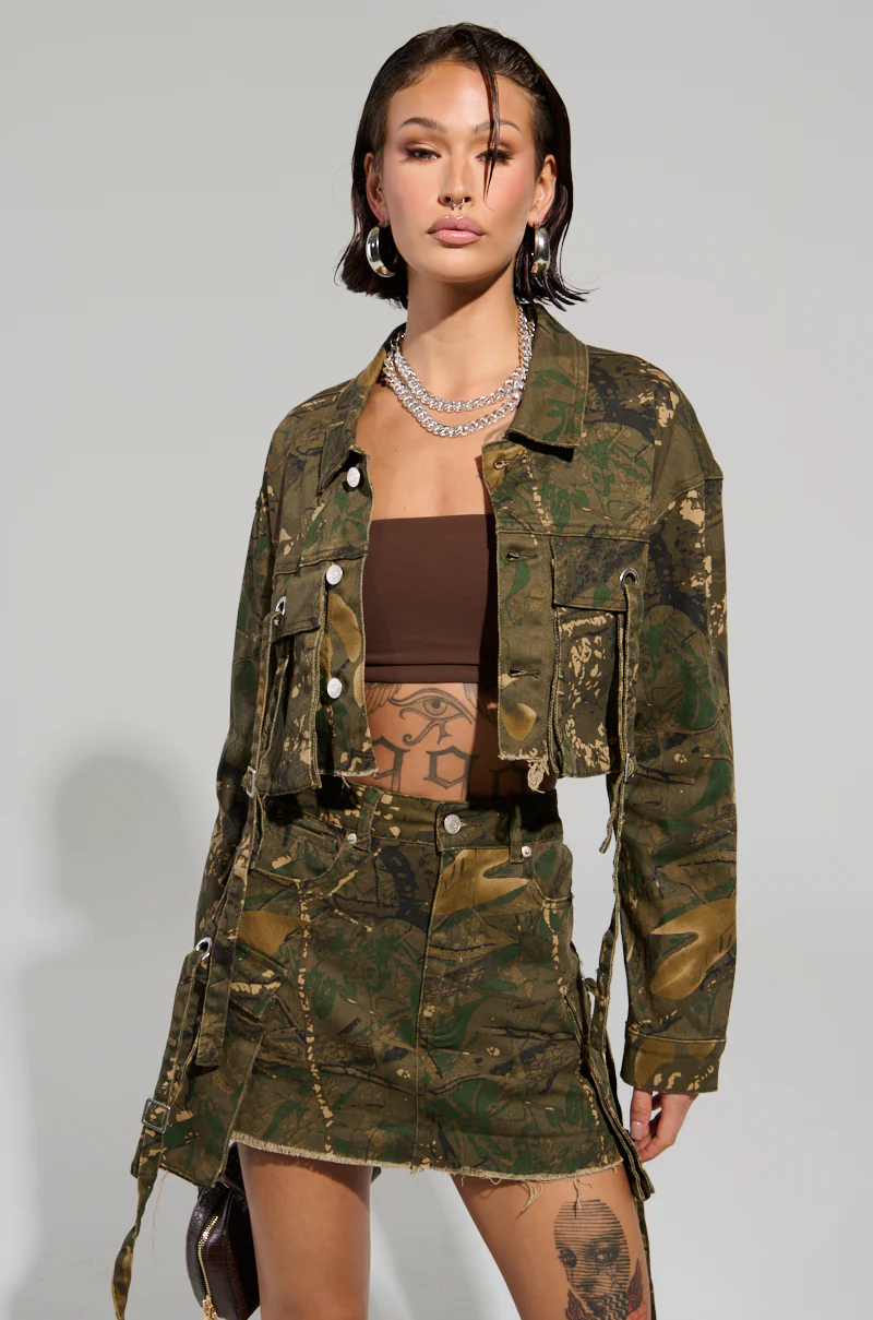 RUNNING FREE CROP JACKET TOP IN CAMO - Image 2