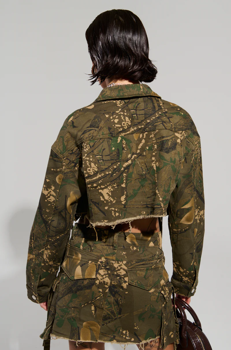 RUNNING FREE CROP JACKET TOP IN CAMO - Image 4