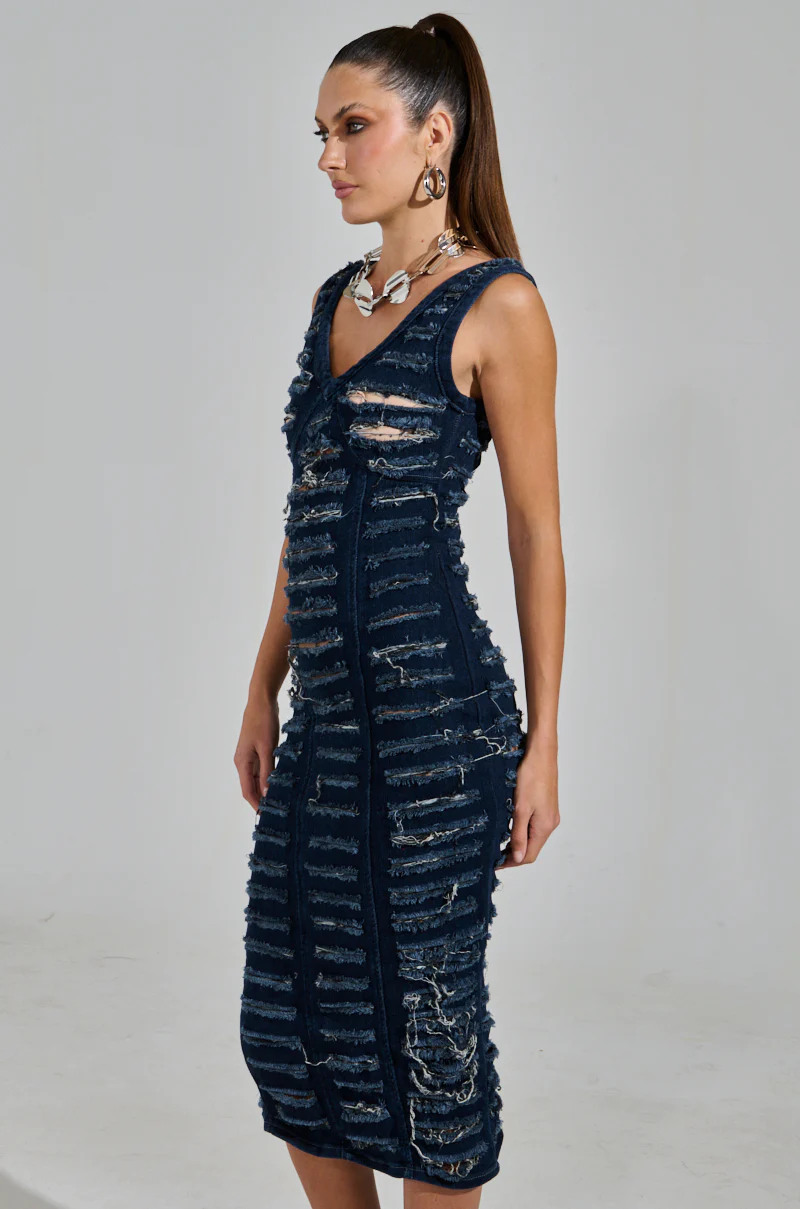 SHE'S GOT IT SHREDDED DENIM MIDI DRESS IN DARK BLUE - Image 4