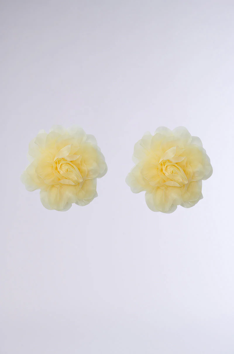 SO BABY OVERSIZED FLOWER STUD EARRINGS - Image 2
